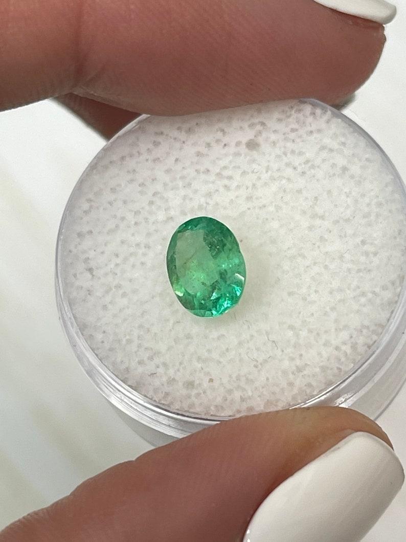 1,19 Karat gelblich grüner kolumbianischer Smaragd - Ovalschliff Mai-Geburtsstein Edelstein im Zustand „Neu“ im Angebot in Jupiter, FL