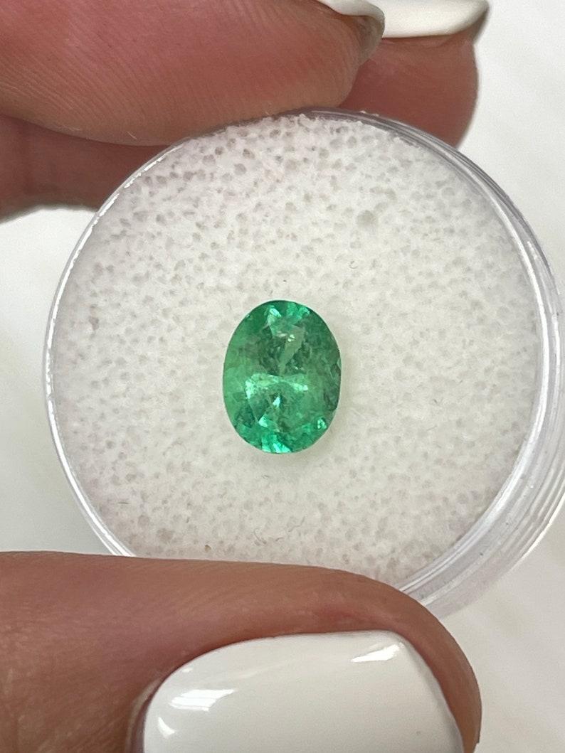1,19 Karat gelblich grüner kolumbianischer Smaragd - Ovalschliff Mai-Geburtsstein Edelstein Damen im Angebot