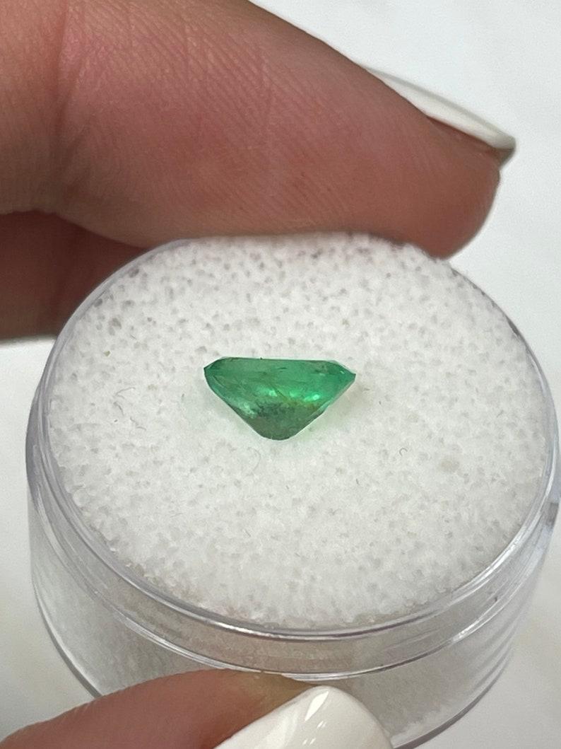 1,19 Karat gelblich grüner kolumbianischer Smaragd - Ovalschliff Mai-Geburtsstein Edelstein im Angebot 1