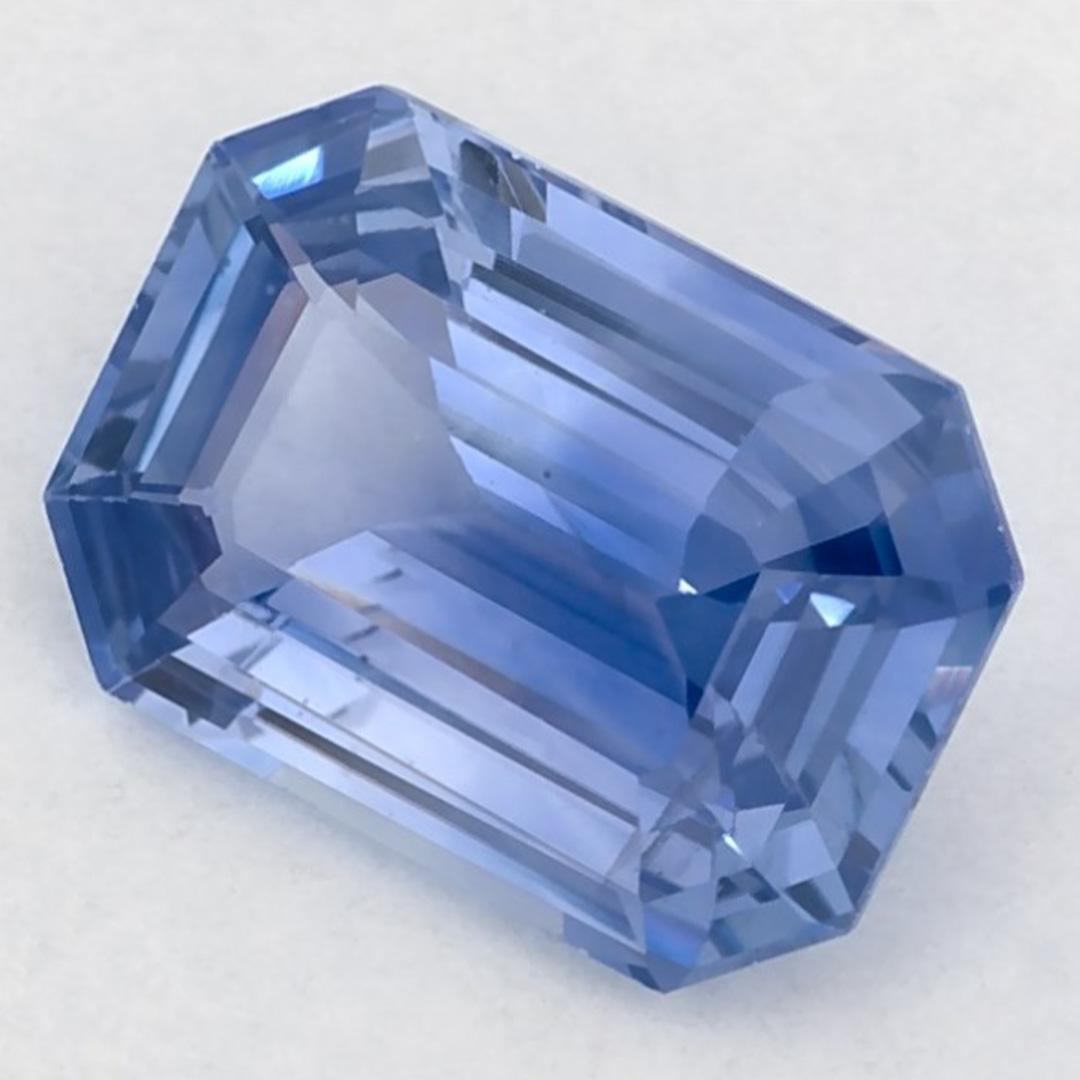 Pierre de naissance très précieuse du mois de septembre, d'un bleu ravissant. On pense qu'ils apportent chance et fortune dans la vie.

Explorez la vibrante collection d'émeraudes, de rubis et de saphirs de notre magasin, disponibles sous forme de