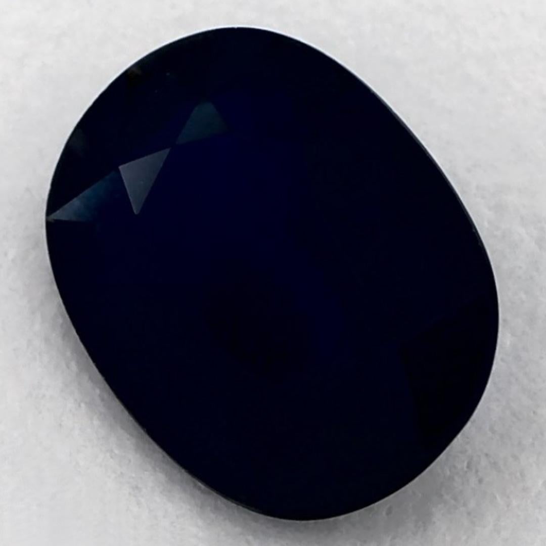 Questo zaffiro blu naturale offre eleganza e raffinatezza. Con la sua ricca saturazione del colore e il taglio preciso, è il centro perfetto per un anello di fidanzamento o un design di gioielli di lusso.

Questo zaffiro proviene dallo Sri Lanka