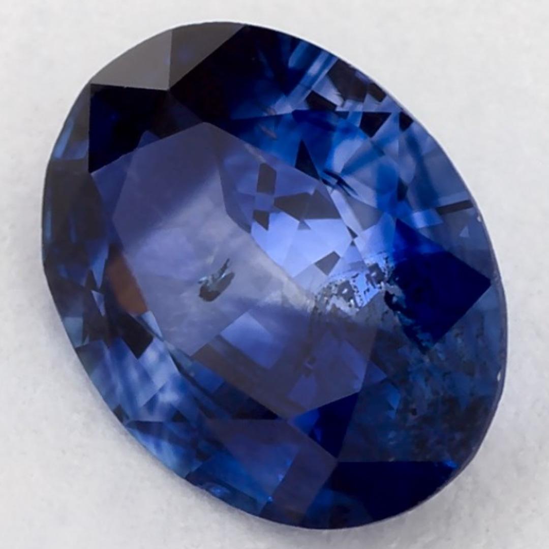 Dieser natürliche blaue Saphir bietet Eleganz und Raffinesse. Mit seiner satten Farbsättigung und seinem präzisen Schliff ist er das perfekte Herzstück für einen Verlobungsring oder ein luxuriöses Schmuckdesign.

Dieser Saphir stammt aus Sri Lanka