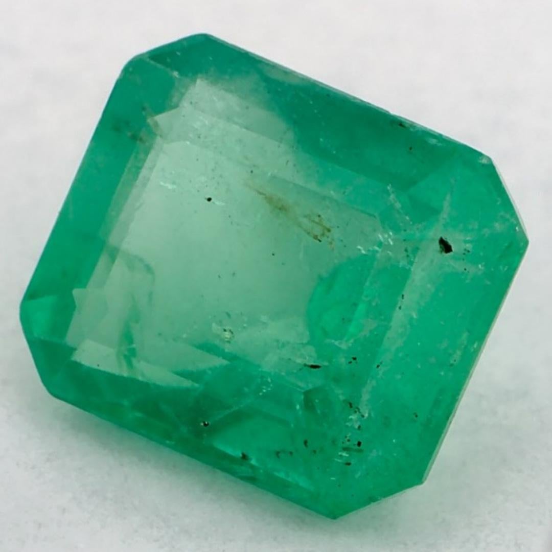 Con un vibrante tono verde, la piedra de nacimiento de mayo es un símbolo del renovado crecimiento primaveral. 

Explora la vibrante colección de esmeraldas, rubíes y zafiros de nuestra tienda, disponibles como gemas sueltas y combinadas con nuestra