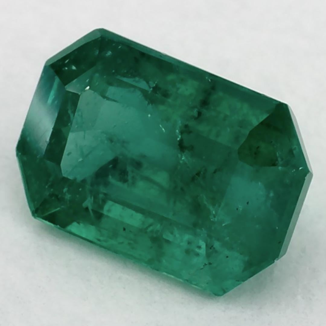 Con una vibrante tonalità di colore verde, la pietra natale di maggio è un simbolo della rinnovata crescita primaverile. 

Esplora la vivace collezione di smeraldi, rubini e zaffiri nel nostro negozio, disponibili come gemme sciolte e abbinabili