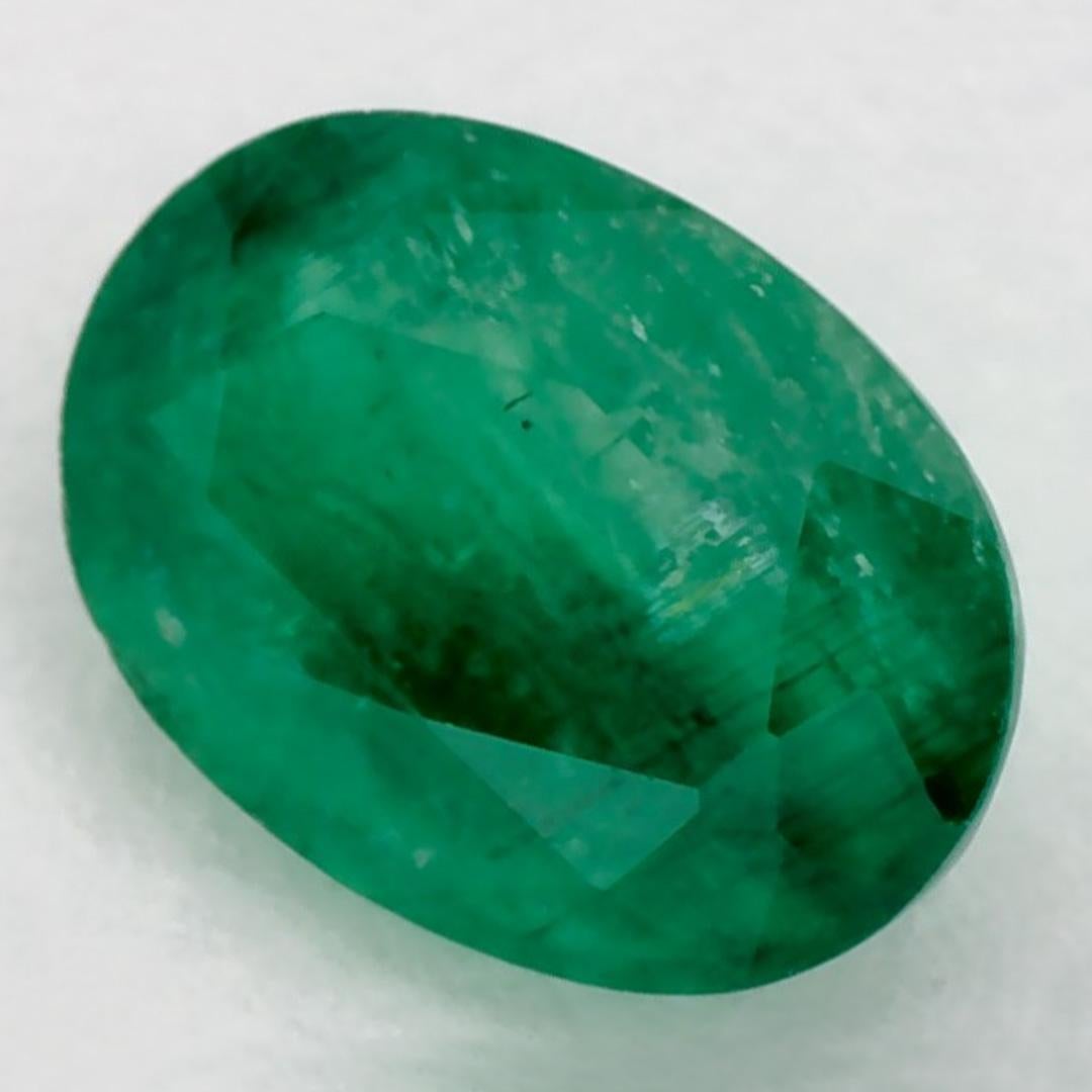 Con una vibrante tonalità di colore verde, la pietra natale di maggio è un simbolo della rinnovata crescita primaverile. 

Esplora la vivace collezione di smeraldi, rubini e zaffiri nel nostro negozio, disponibili come gemme sciolte e abbinabili