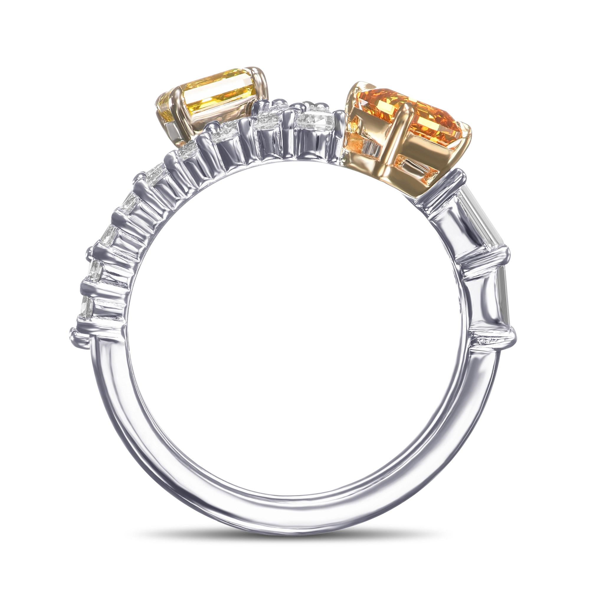 Une fabuleuse bague croisée en diamant de couleur et de forme mixtes, présentant deux diamants d'un poids total de 1,19cts, tous deux certifiés par le GIA. Les pierres sont mises en valeur par un anneau en spirale rehaussé de baguettes et de