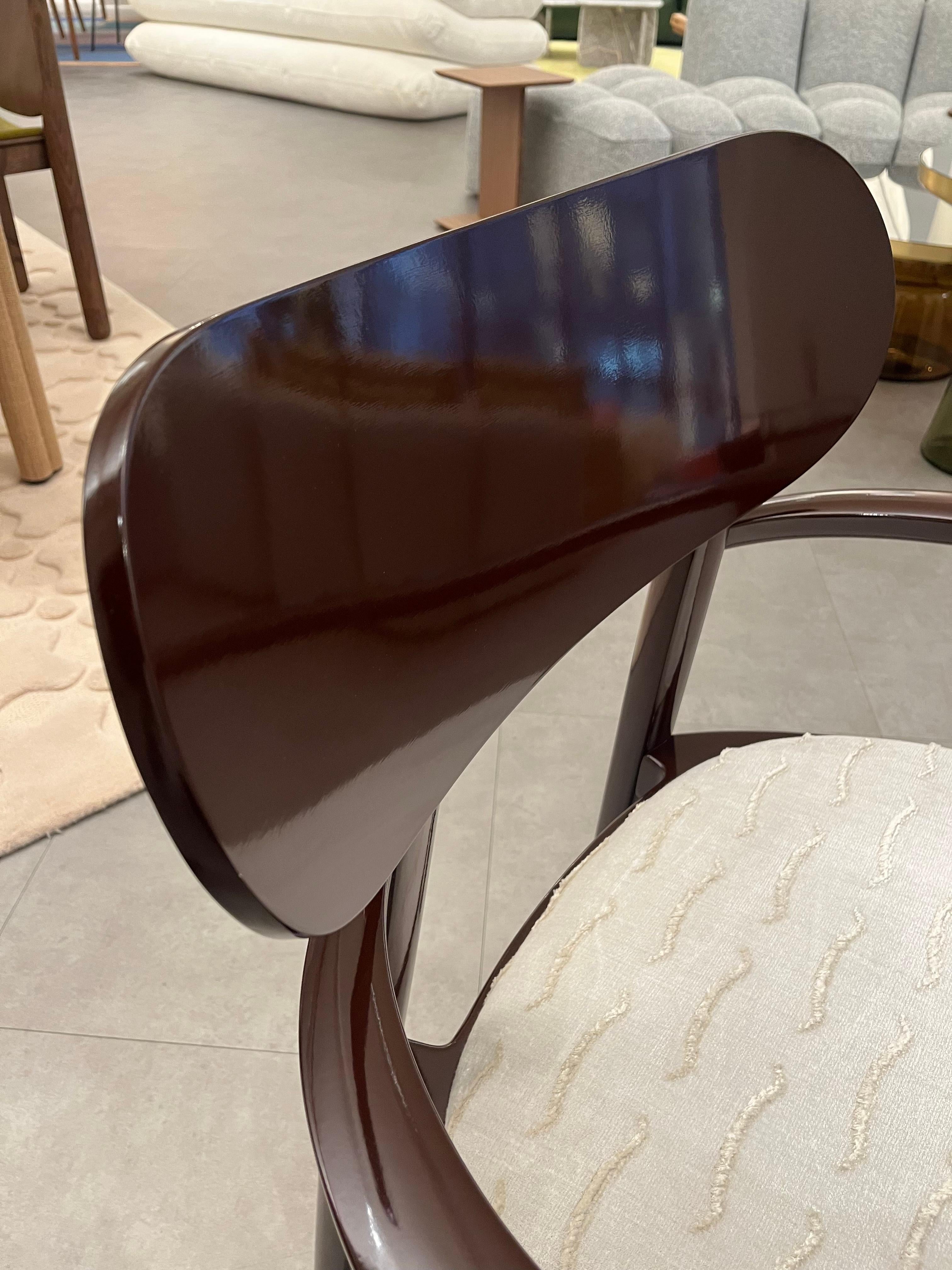119 Tumbona SPF
Madera maciza, con reposabrazos.
Deslizadores de fieltro


RELAX EN TODAS SUS FORMAS: LA TUMBONA LIGHT 119
Materiales naturales como la madera curvada y la cantería, reducidos a lo esencial. La silla 119, diseñada por Sebastian