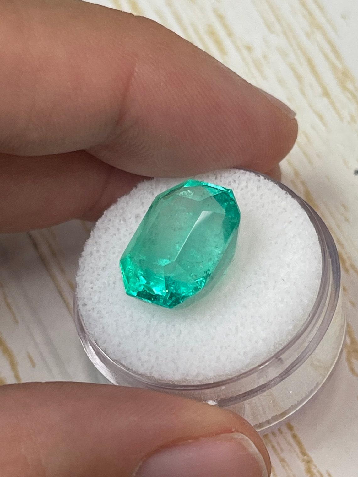 Women's 11.90 Carat 15x12 Fine Colombian Emerald - Emerald Cut, Muzo Green May Birthston For Sale