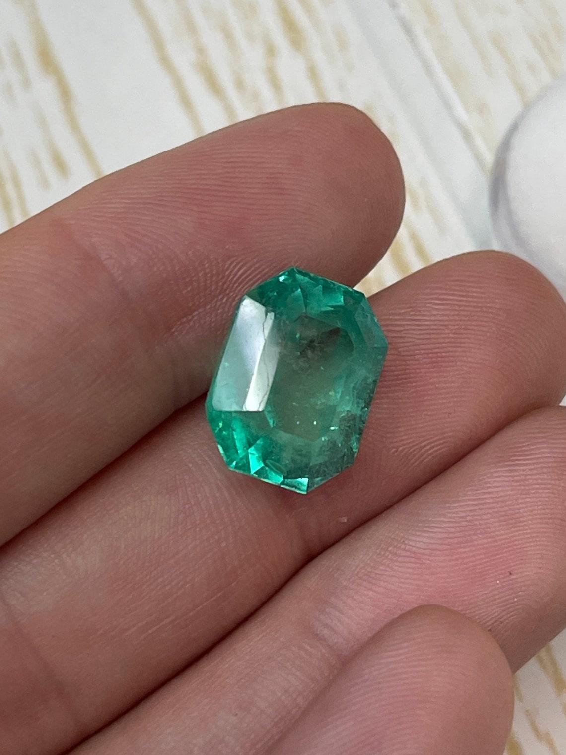 11.90 Carat 15x12 Fine Colombian Emerald - Emerald Cut, Muzo Green May Birthston For Sale 2