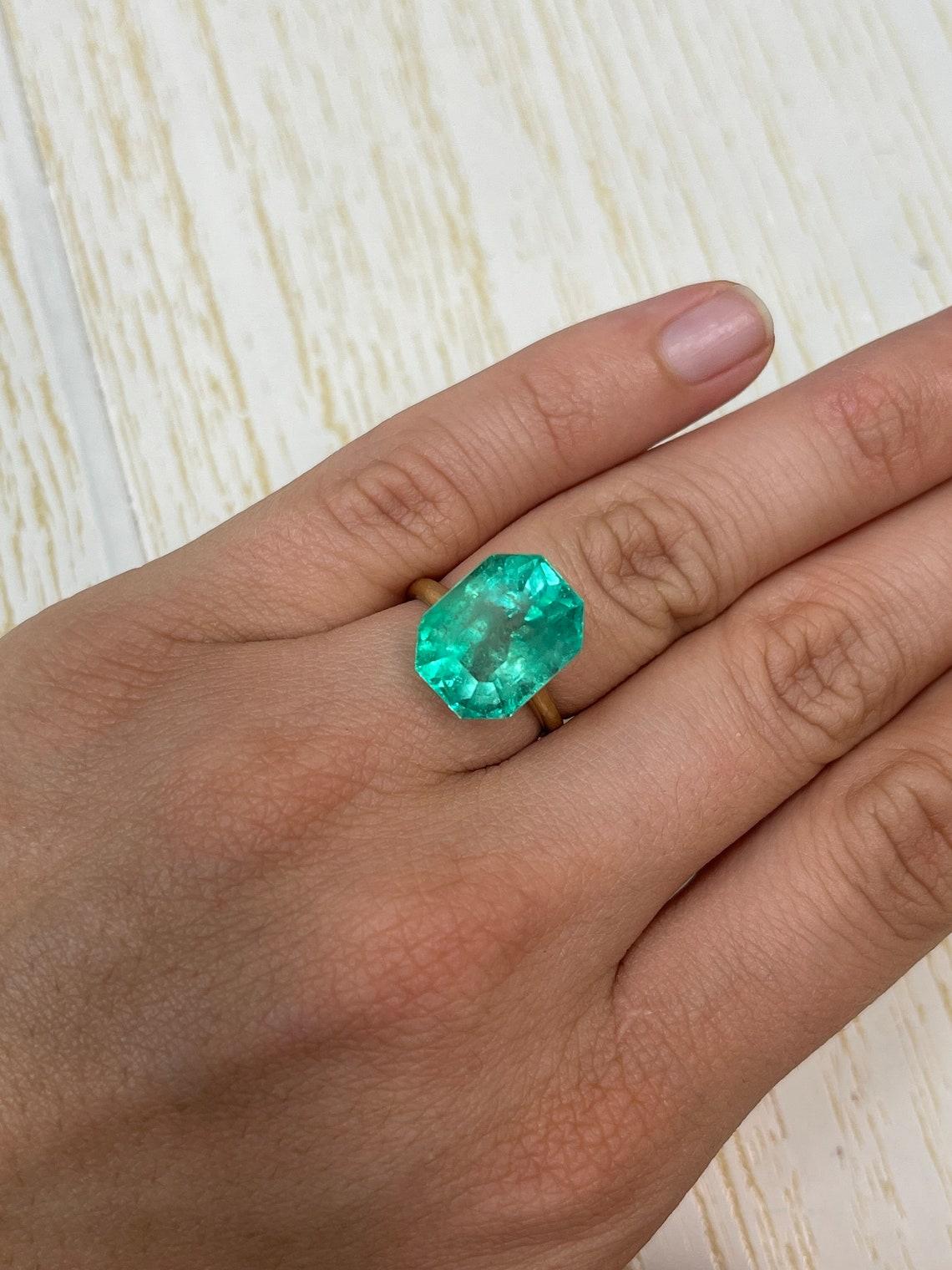11.90 Carat 15x12 Fine Colombian Emerald - Emerald Cut, Muzo Green May Birthston For Sale 3