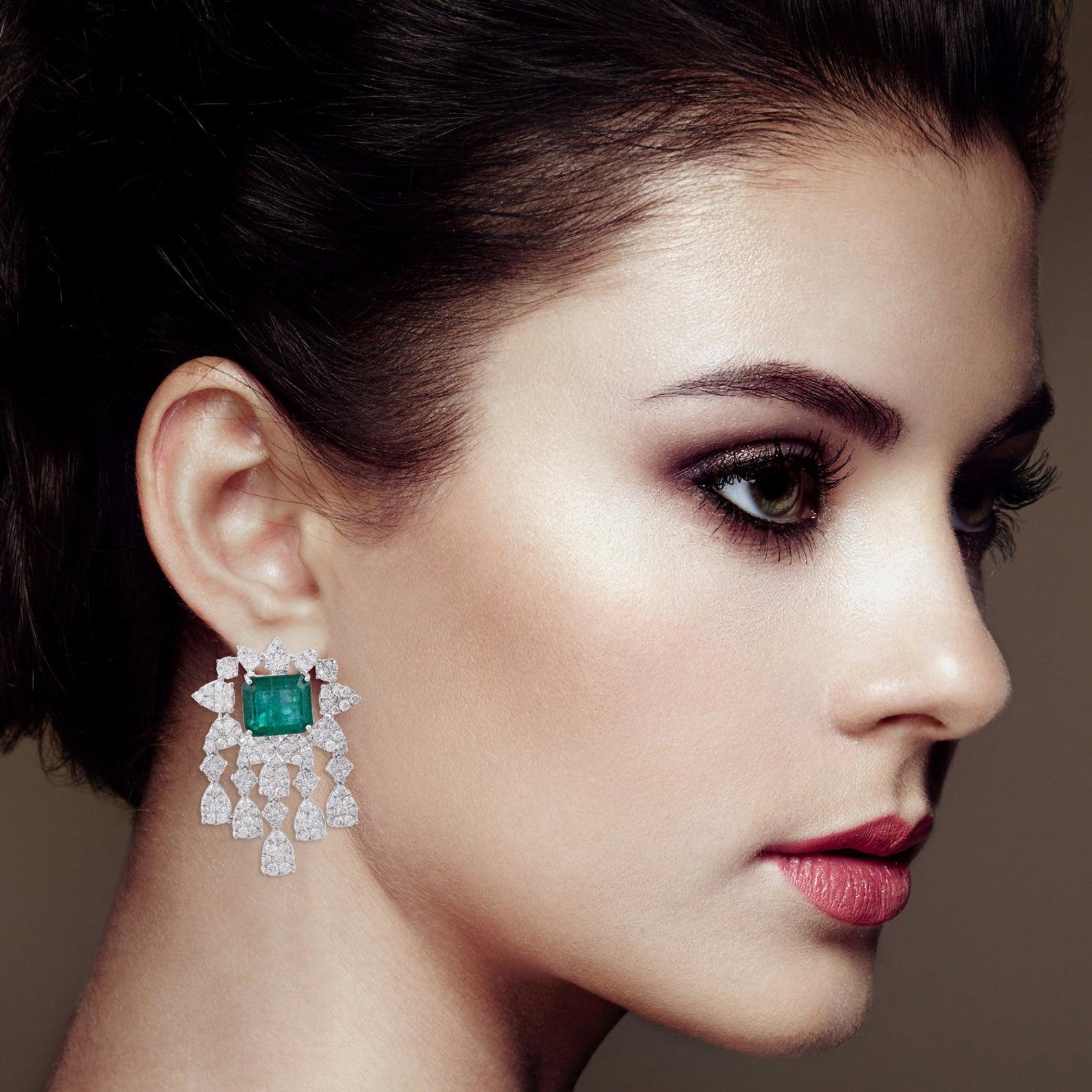 Modern 11.90 Carat Emerald Diamond 18 Karat Gold Chandelier Earrings For Sale