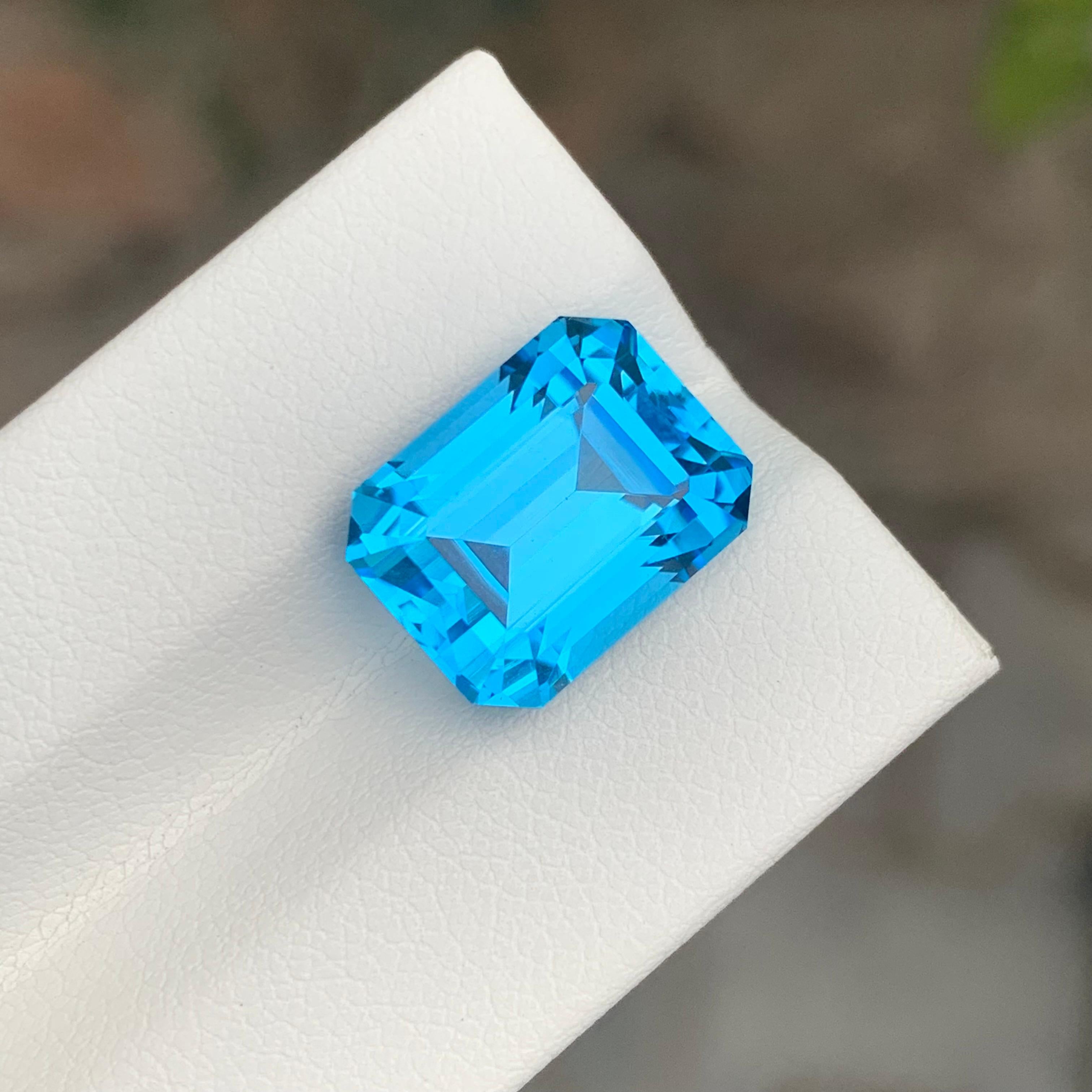 11.90 Carat Excellent Loose Swiss Blue Topaz Emerald Shape Gemstone In New Condition For Sale In Peshawar, PK