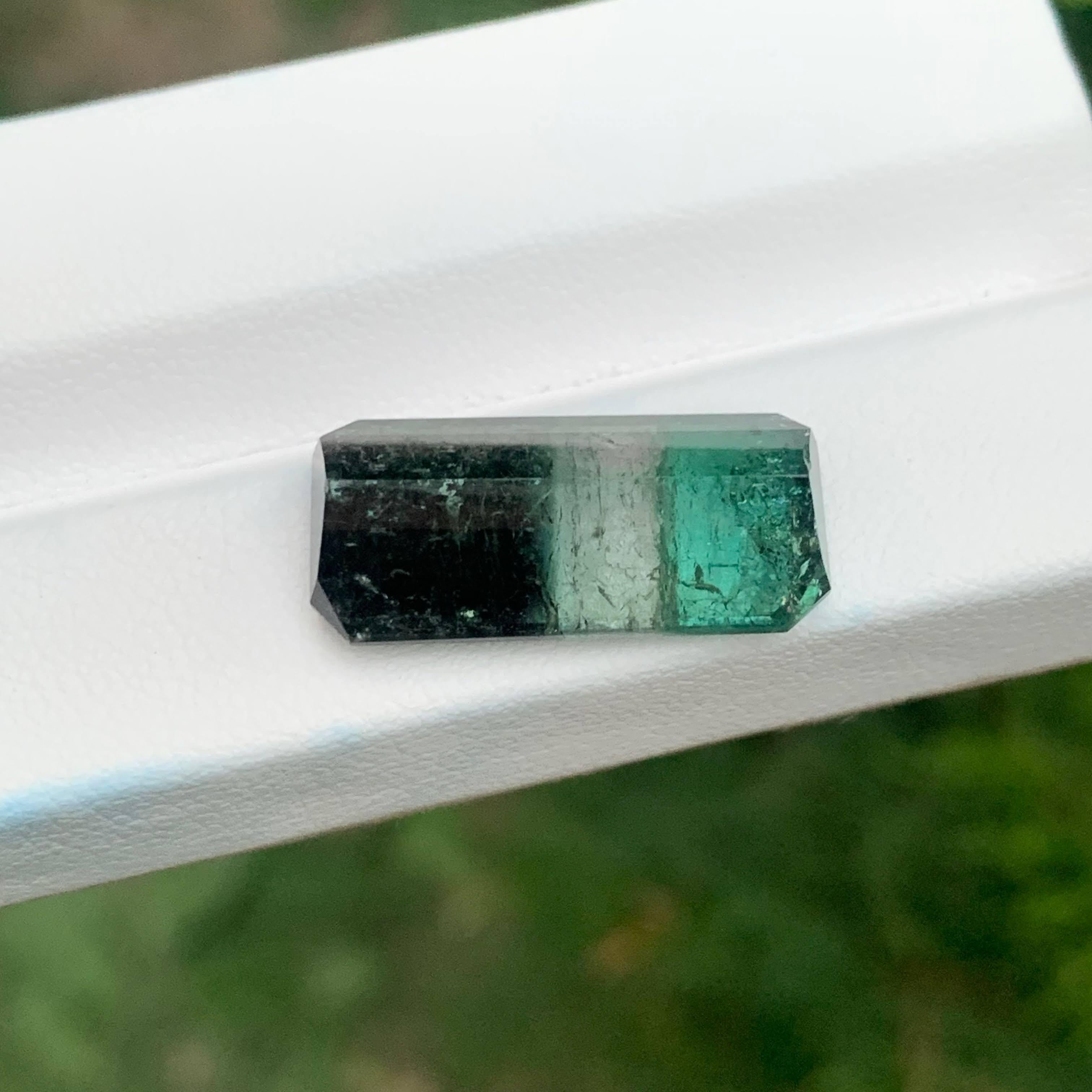 Turmalina tricolor suelta de 11,90 quilates Piedra afgana natural talla esmeralda Moderno en venta