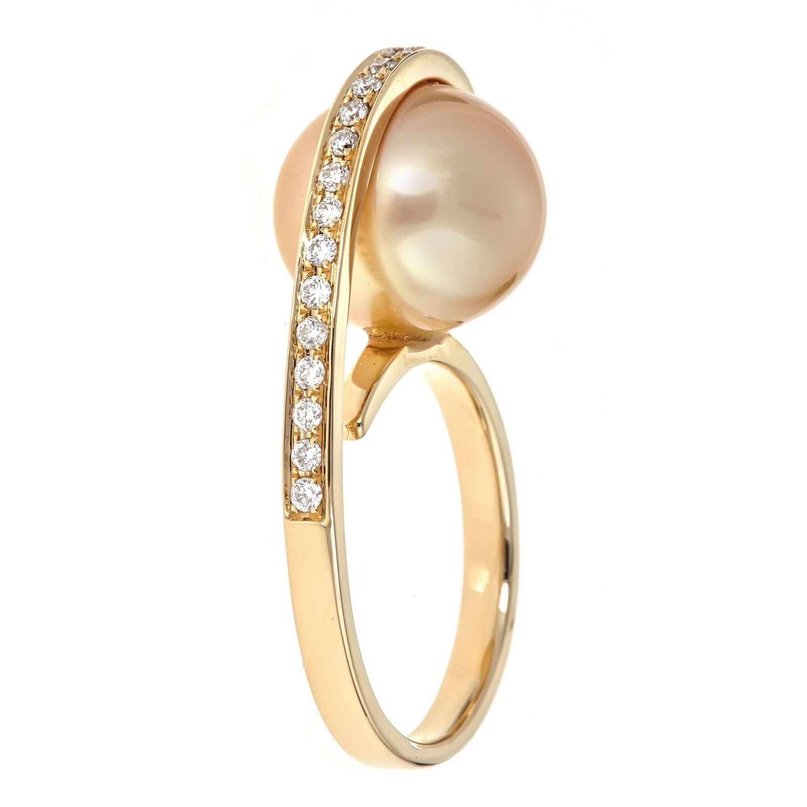 This beautiful Pearl Ring is crafted in 18-karat Rose gold and features a 11.90 carat 1 Pc Of  South Sea Pearl and 20 Pcs Round White Diamonds in GH- I1 quality with 0.28 Ct in a prong-setting. This Ring comes in sizes 7, and it is a perfect gift