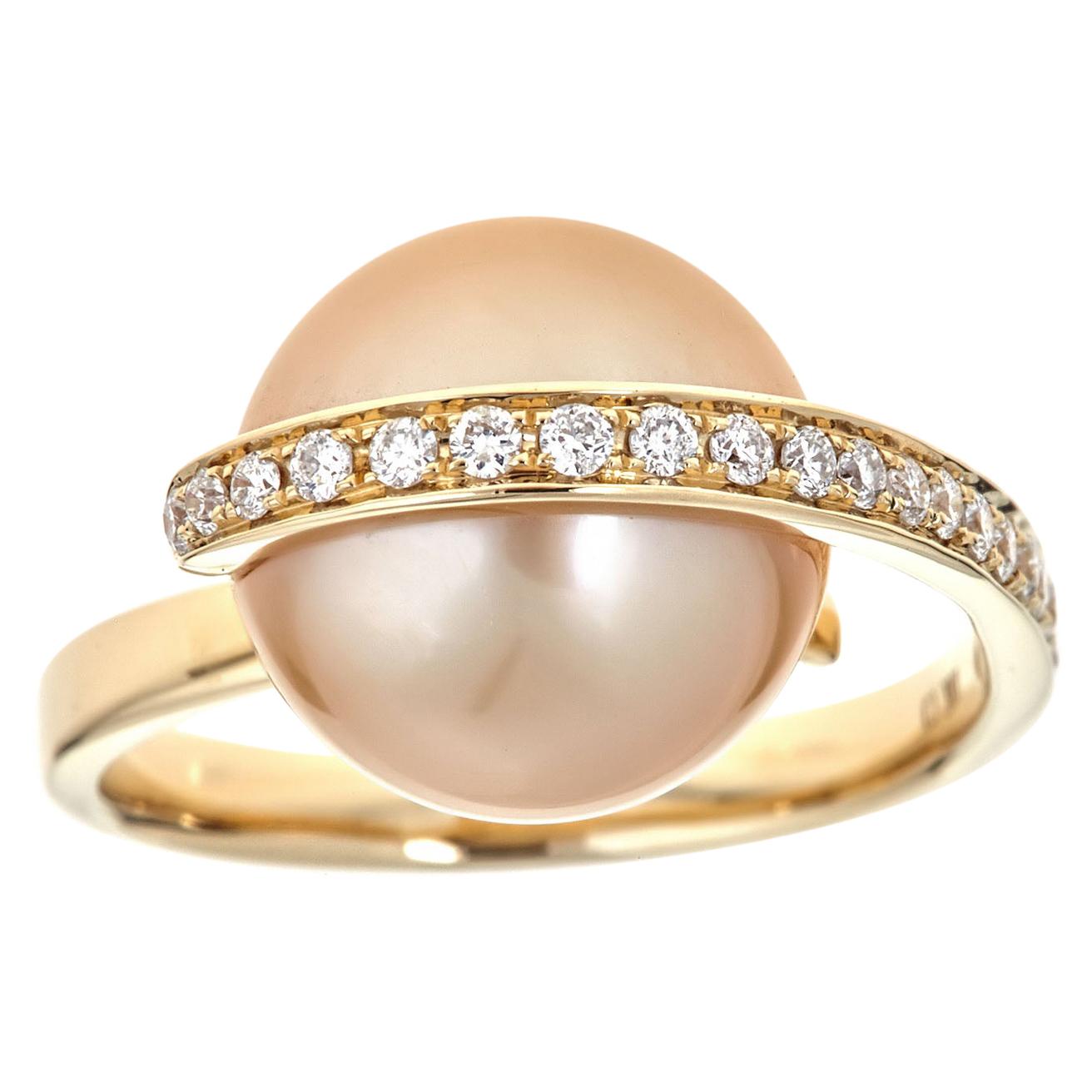 11.90 Carat South Sea Pearl and Diamond 18 Karat Yellow Gold Ring