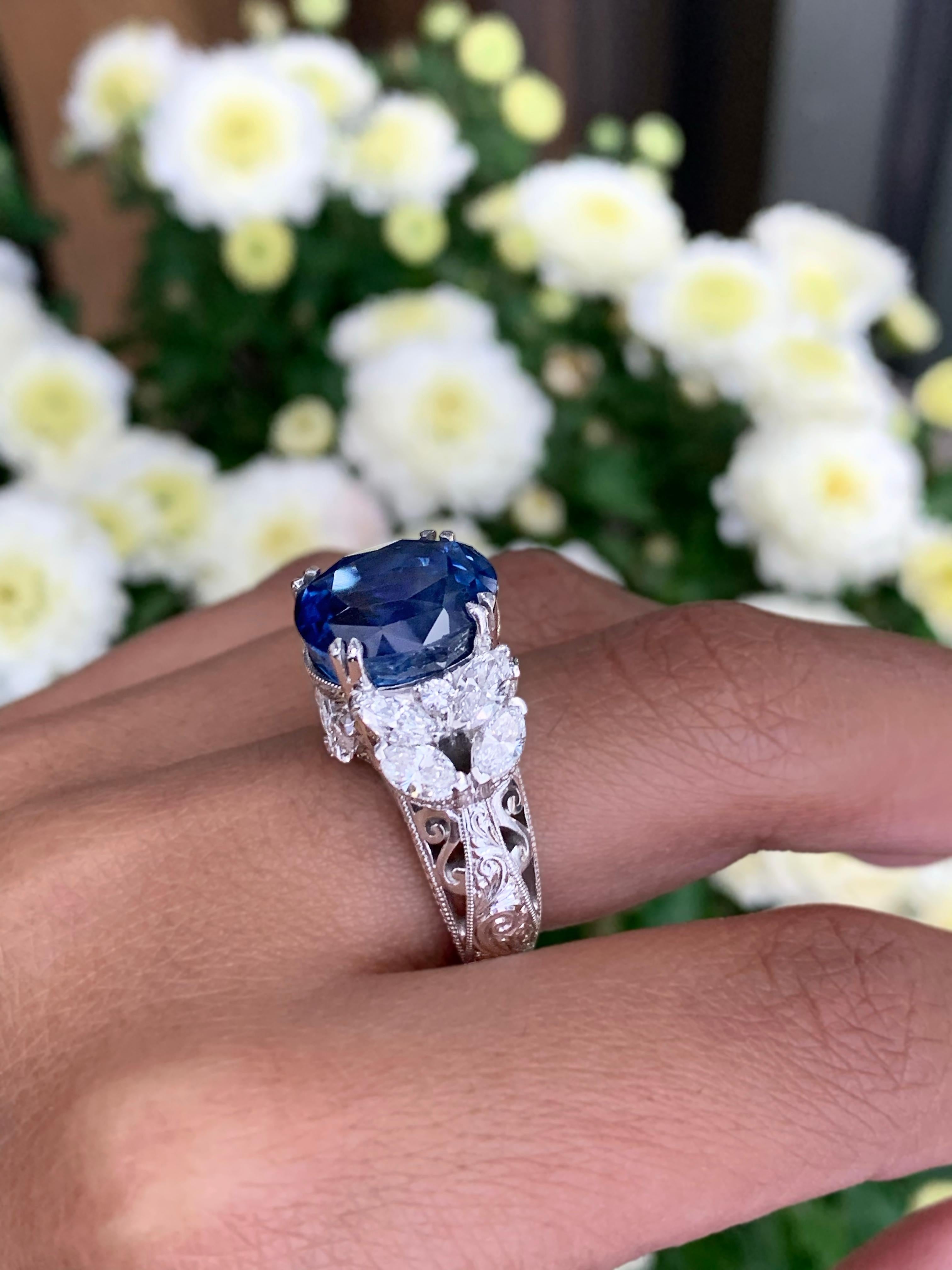 Women's 11.92 Carat Natural Unheated Blue Sapphire and Diamond 18ct Gold Cocktail Ring For Sale