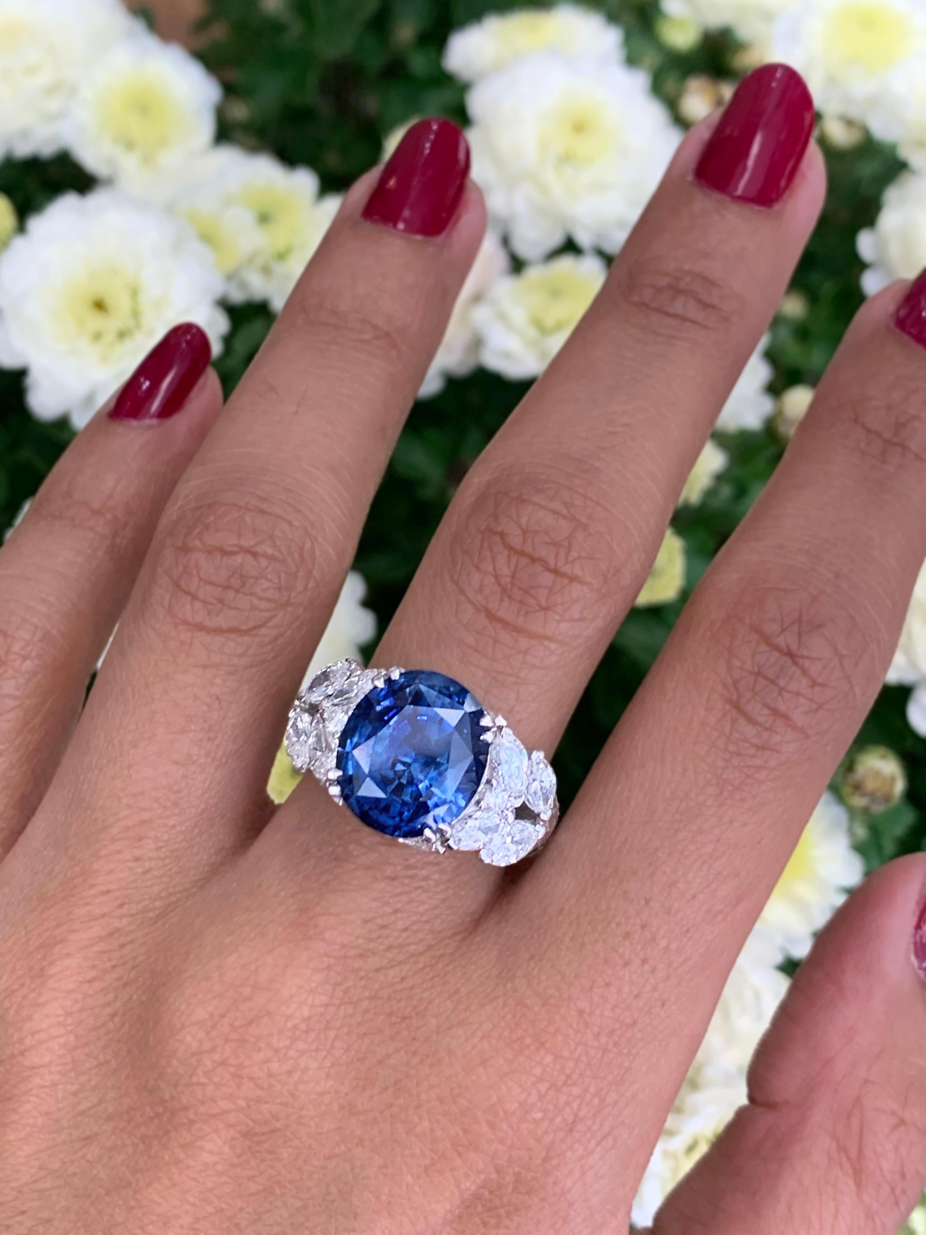 11.92 Carat Natural Unheated Blue Sapphire and Diamond 18ct Gold Cocktail Ring For Sale 2