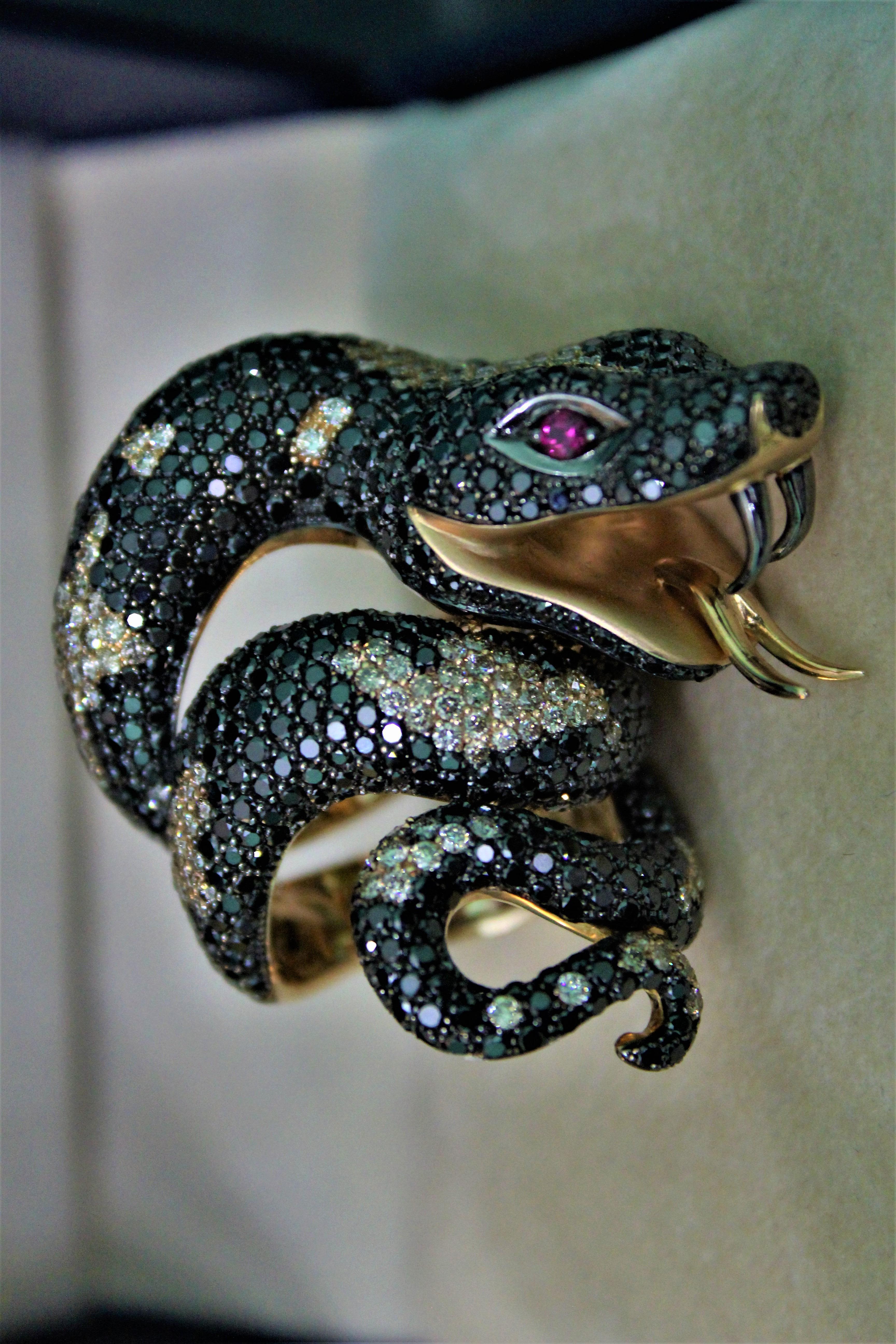 11.95 Carat Black Diamonds 2.44 Brown Diamonds 18 Karat Gold Snake Fashion Ring For Sale 10