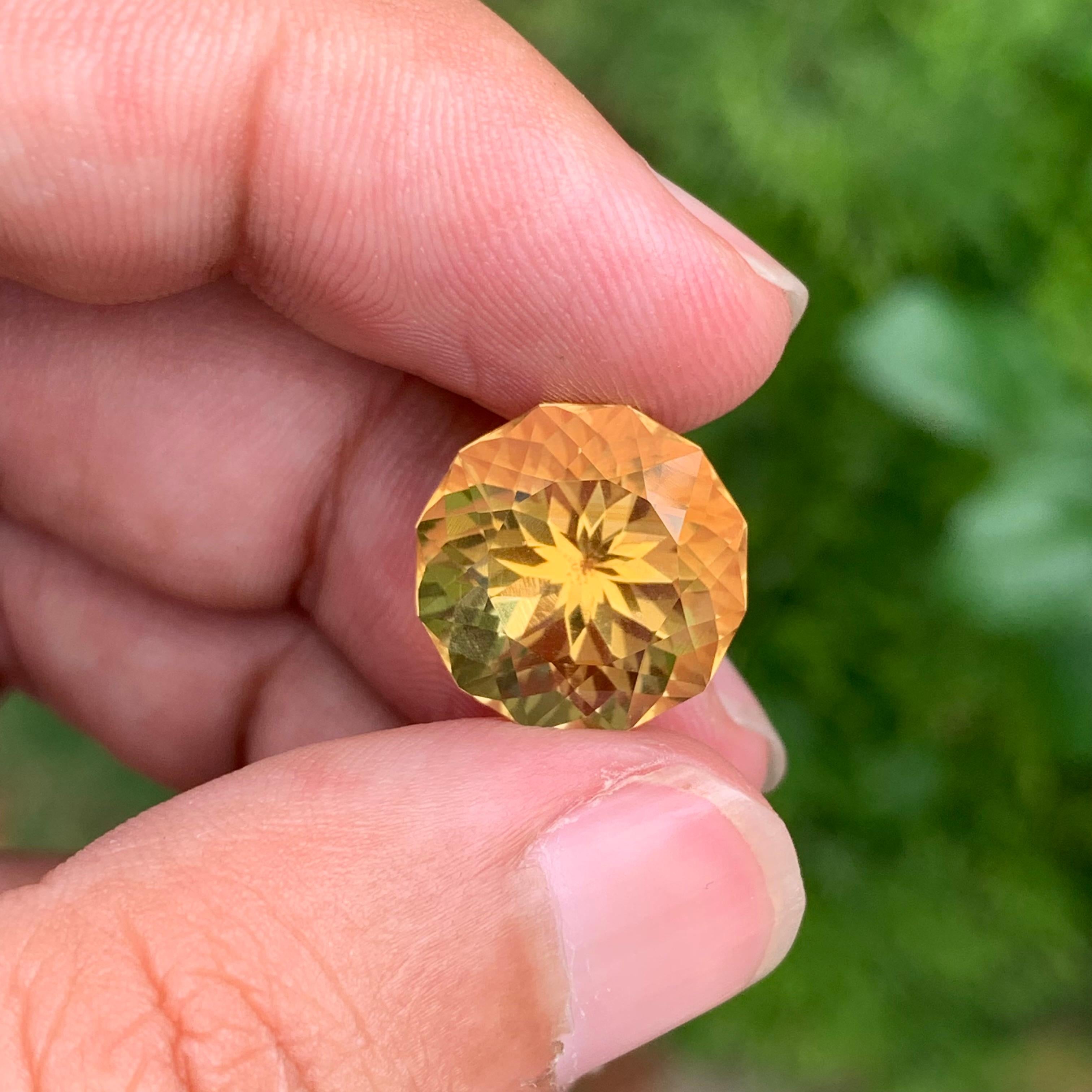 11.95 Carat Natural Loose Citrine Round Flower Cut Gem For Necklace In New Condition For Sale In Peshawar, PK
