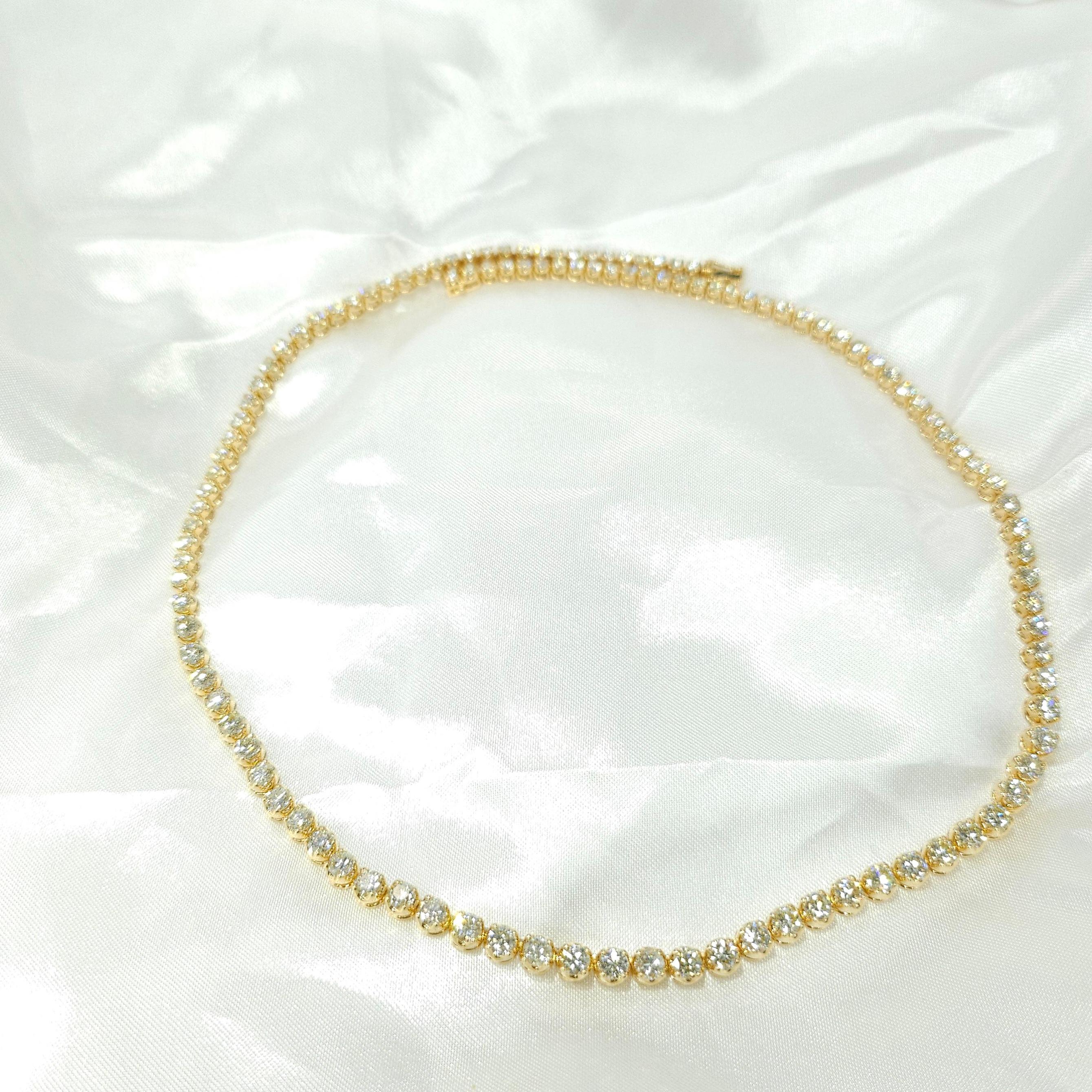 11.95 Carat Round Diamond Tennis Necklace in 18K Yellow Gold For Sale 6