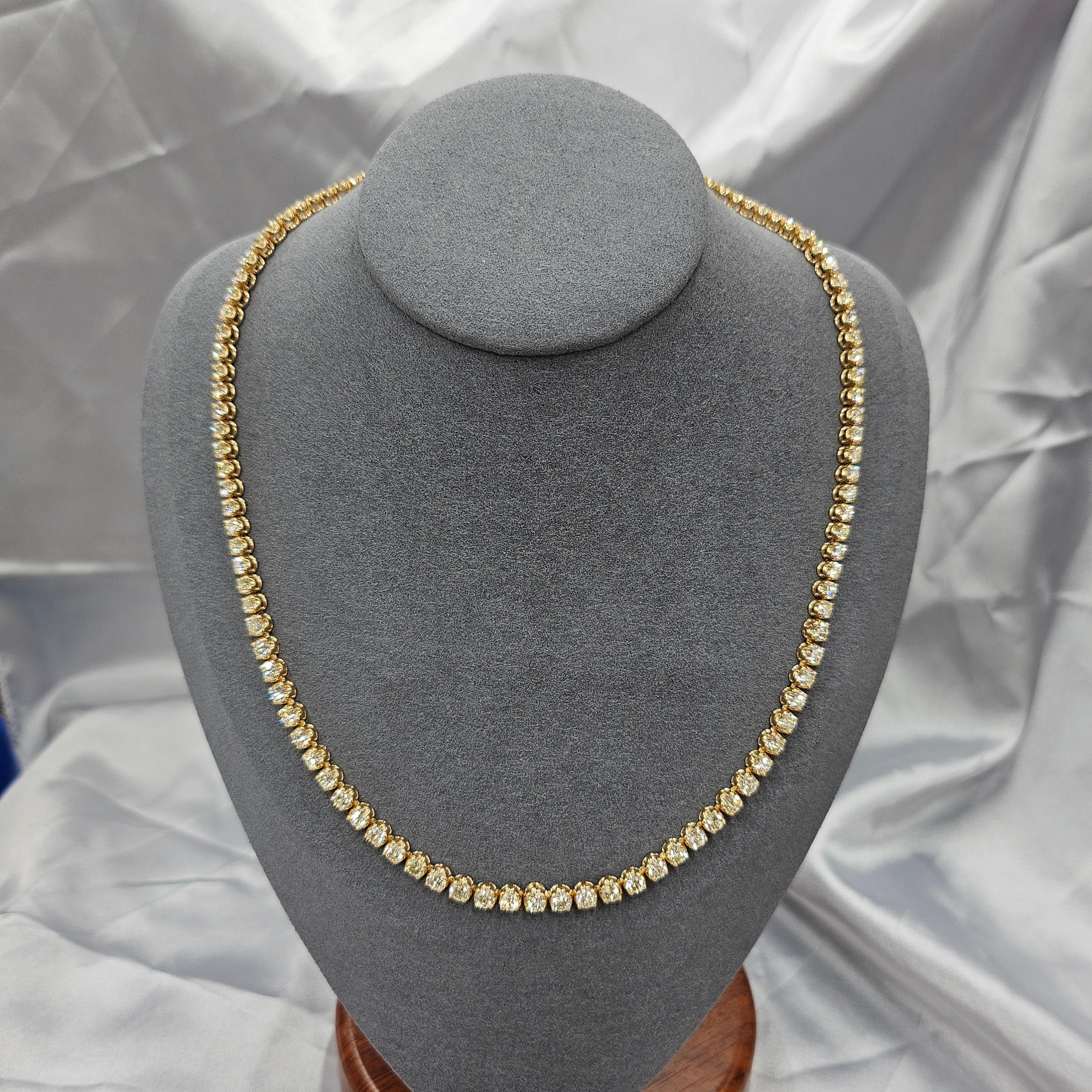 Modern 11.95 Carat Round Diamond Tennis Necklace in 18K Yellow Gold For Sale