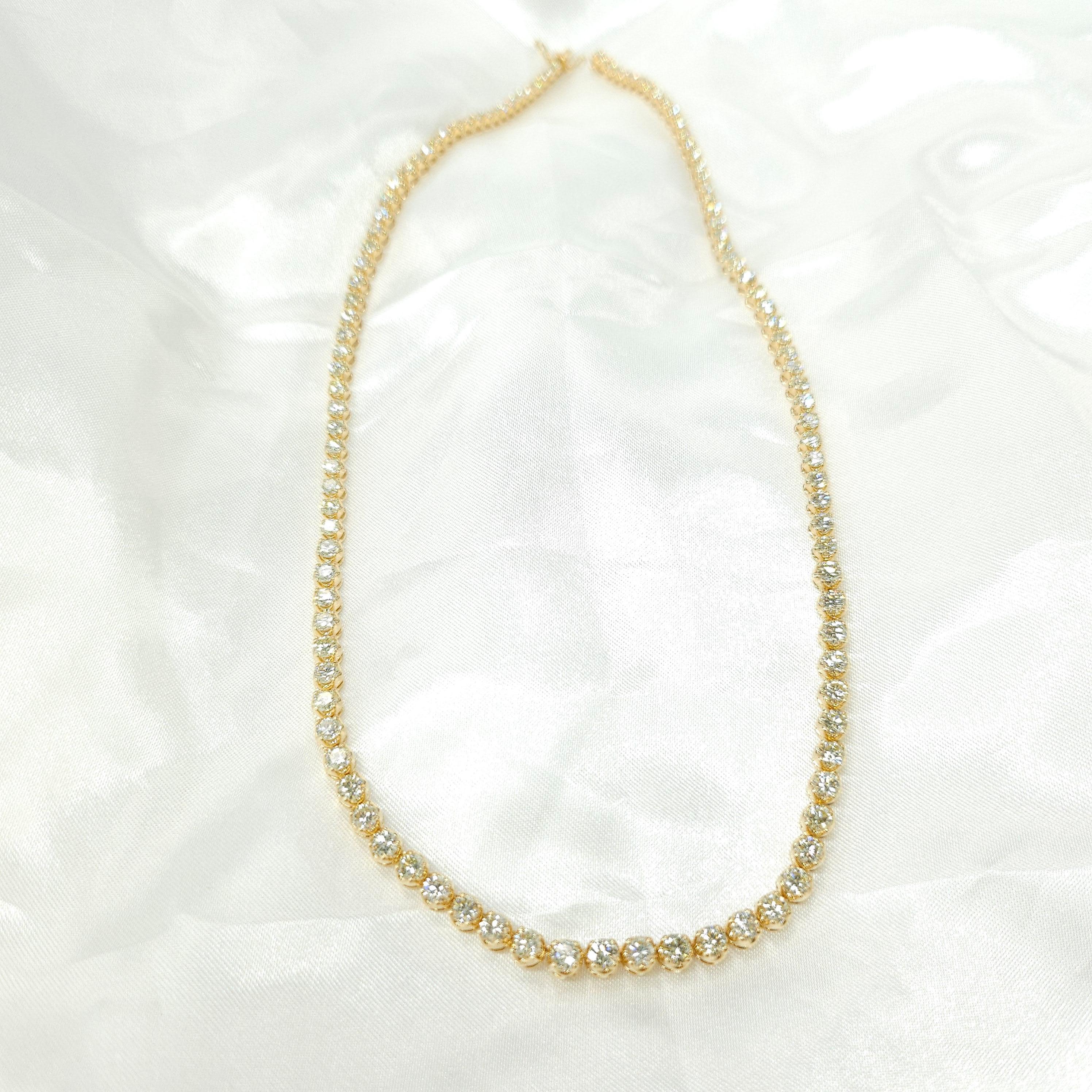 11.95 Carat Round Diamond Tennis Necklace in 18K Yellow Gold For Sale 2
