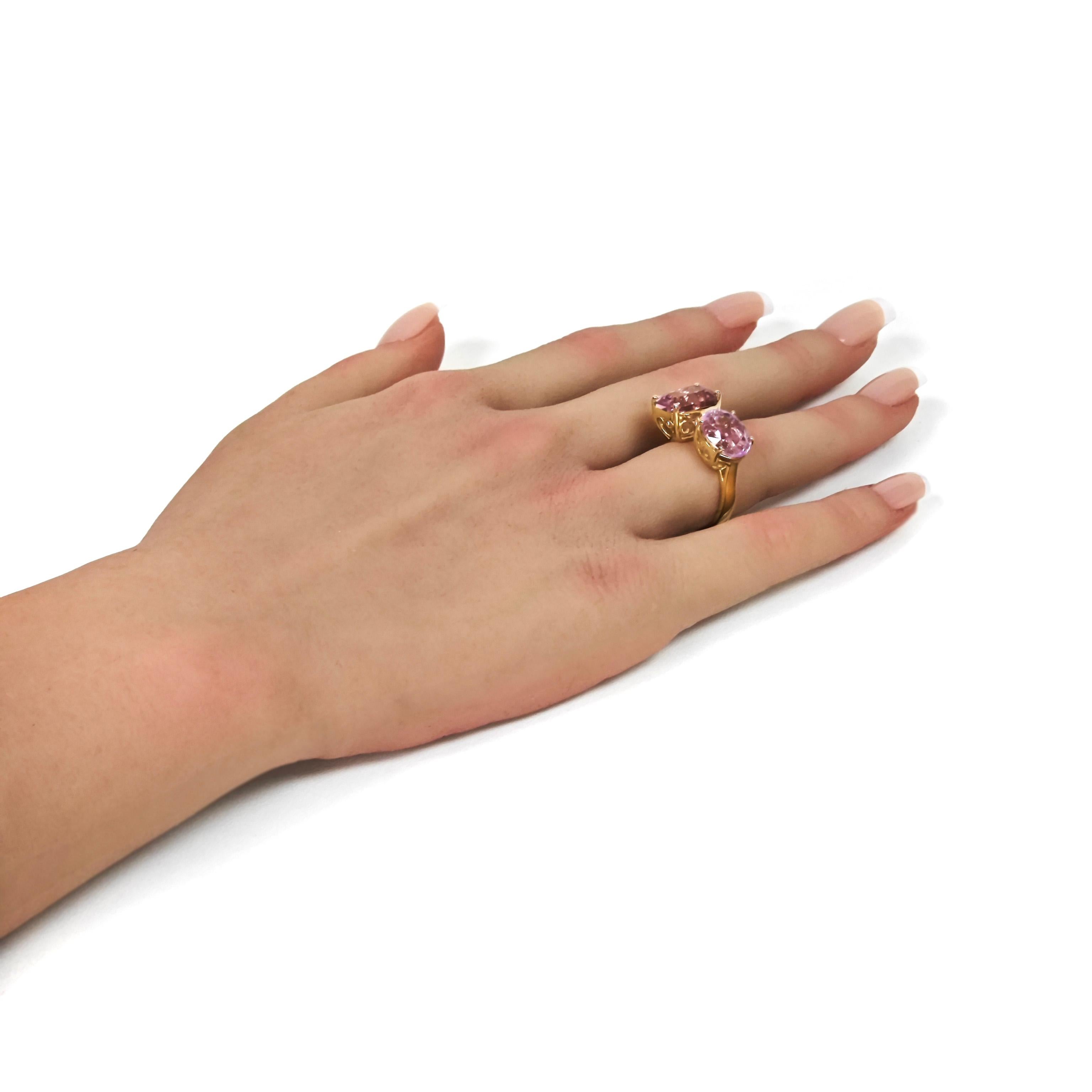11.96 Carats Kunzite Yellow Gold Dual-Stone Cocktail Ring In New Condition For Sale In New York, NY