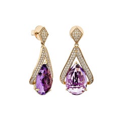 Sunita Nahata Amethyst 11.96 Karat. Tropfenohrring aus 18KRG mit Diamant.