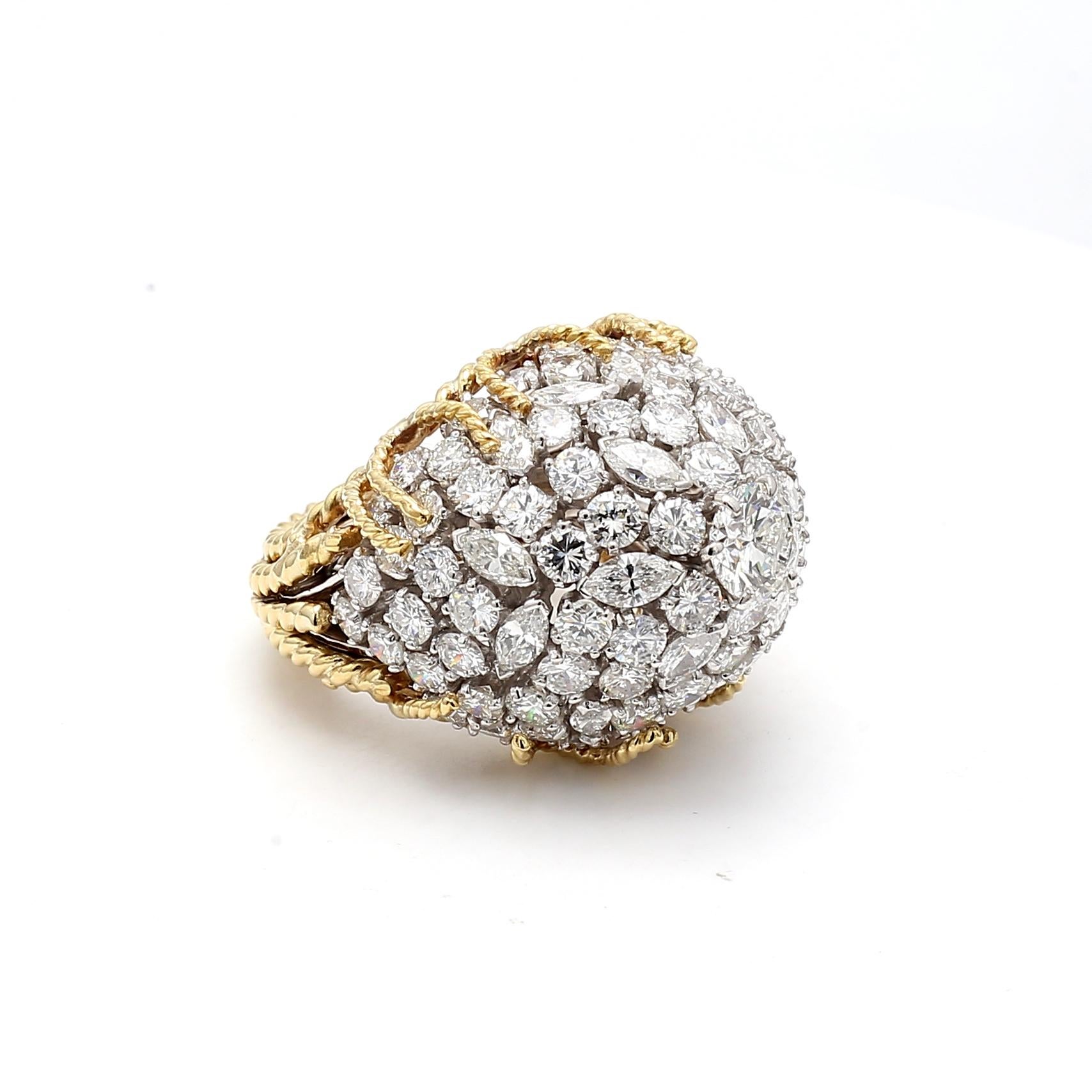Taille brillant Bague grappe en or bicolore 18 carats avec diamants de forme ronde et marquise de 11,97 carats en vente
