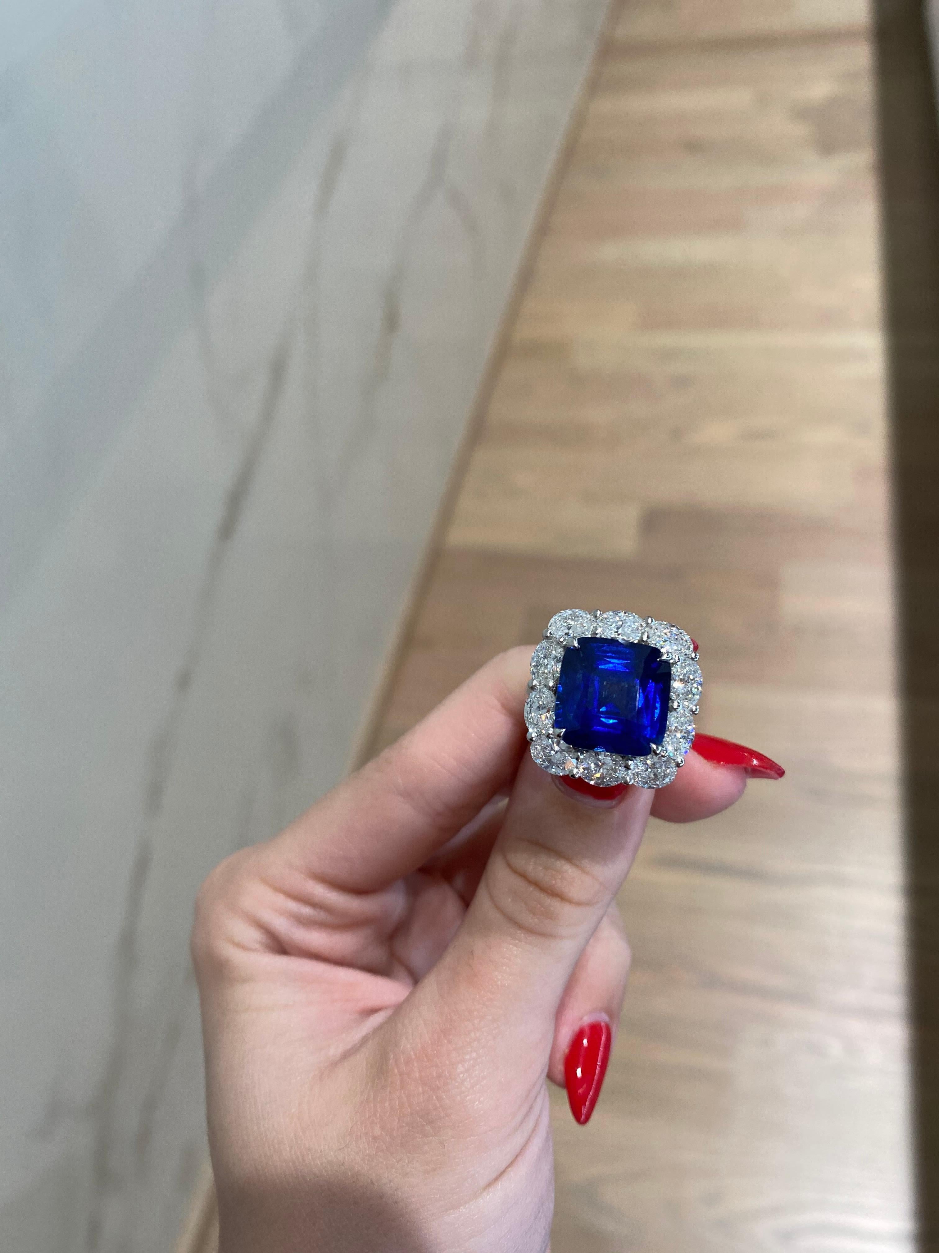 da uomo o donna Anello in platino con zaffiro taglio cuscino da 11,98 carati e diamante aureolato da 3,42 carati