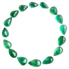 119,90 Karat sambischer Smaragd Birnen-Cabochons Layout für feinen natürlichen Edelsteinschmuck