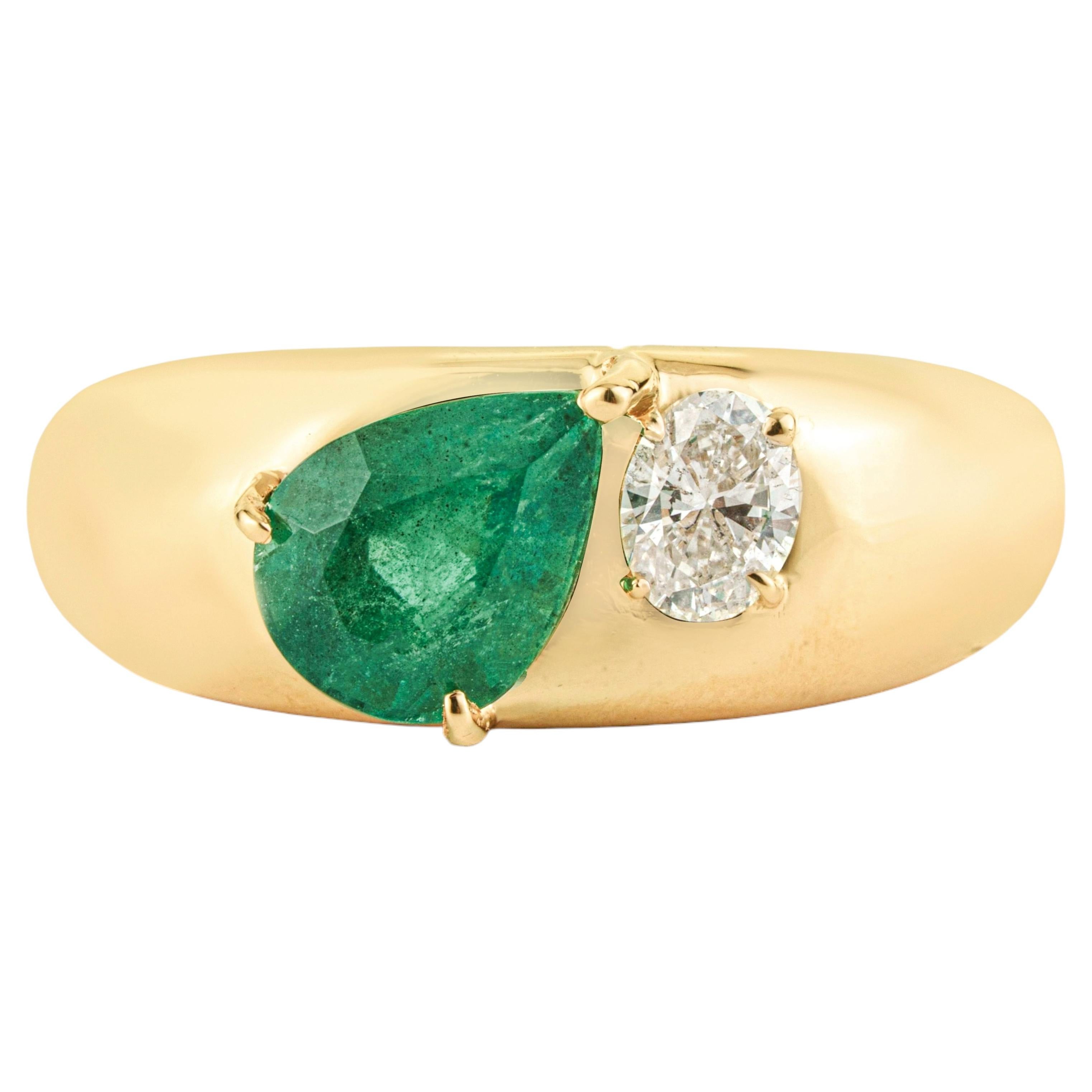 in vendita:  Anello a cupola "Toi et Moi" con smeraldo taglio a pera da 1,19 carati e diamanti, in oro giallo 14K