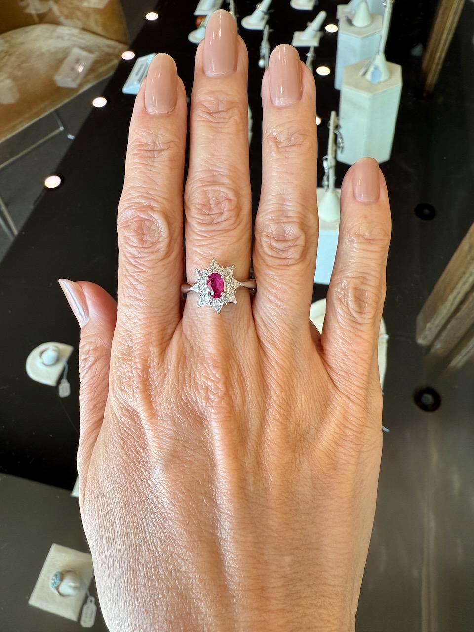 Moderno Anello in platino con diamante e rubino da 1,19 carati in vendita