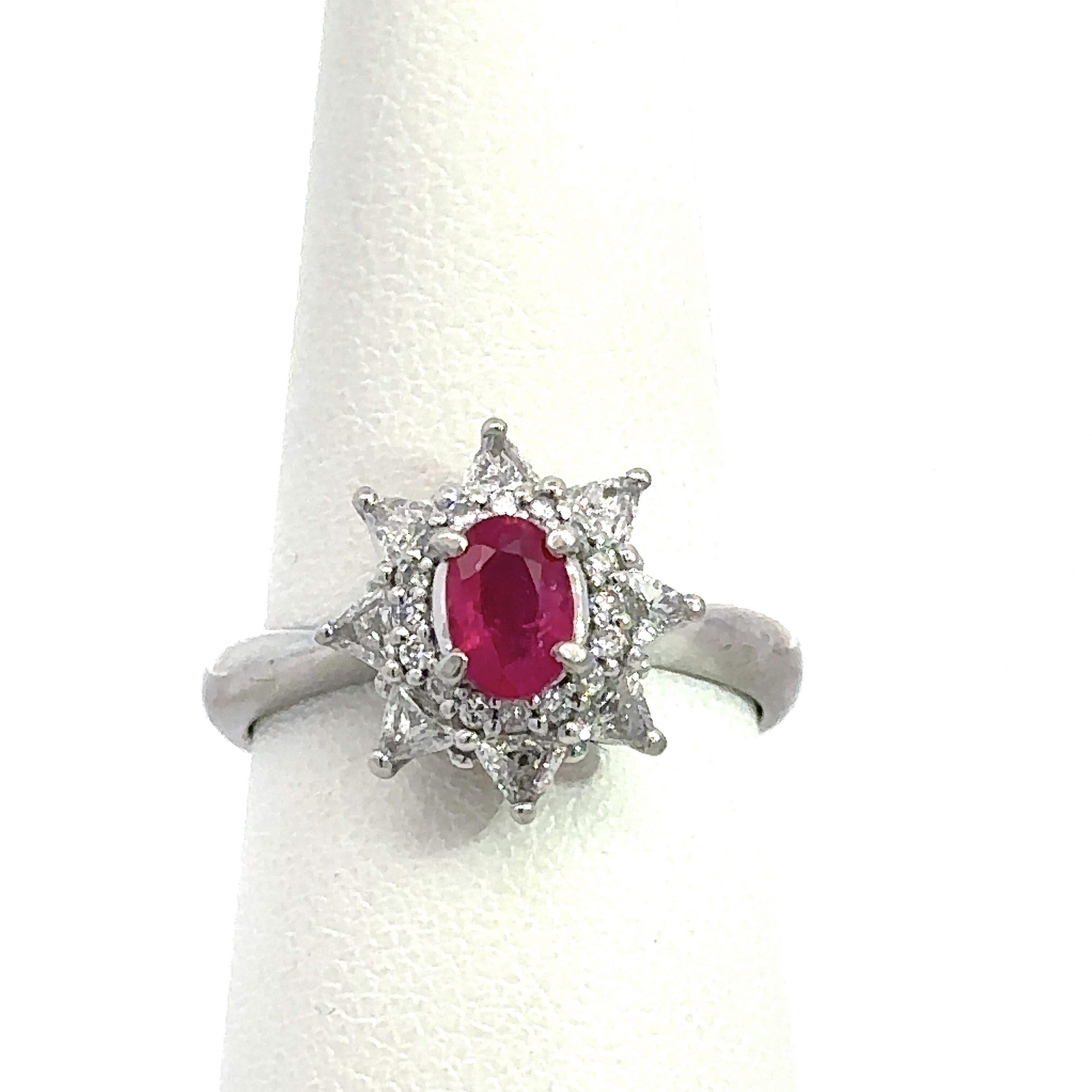 Taglio ovale Anello in platino con diamante e rubino da 1,19 carati in vendita