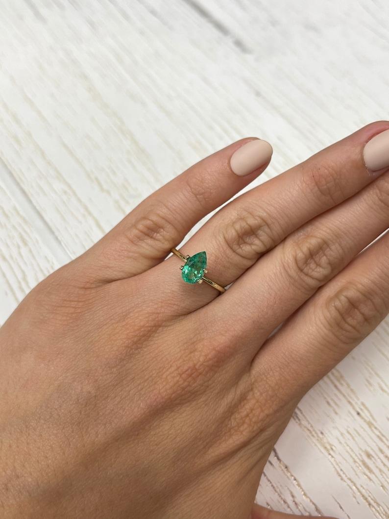 Esmeralda verde colombiana alargada de 1,19 ct - Lágrima talla pera Gema de Nacimiento de Mayo en venta 2