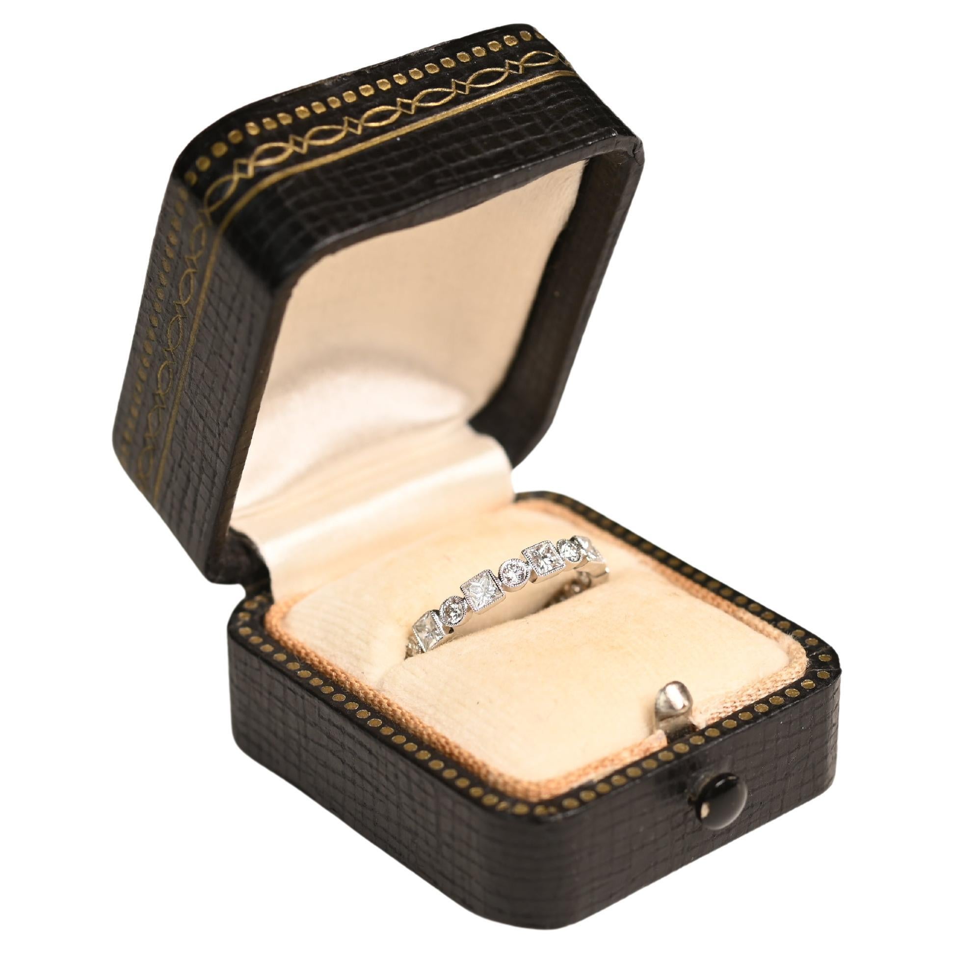 Anillo de diamantes redondos brillantes y talla princesa (aprox. 1,10 quilates), oro blanco en venta