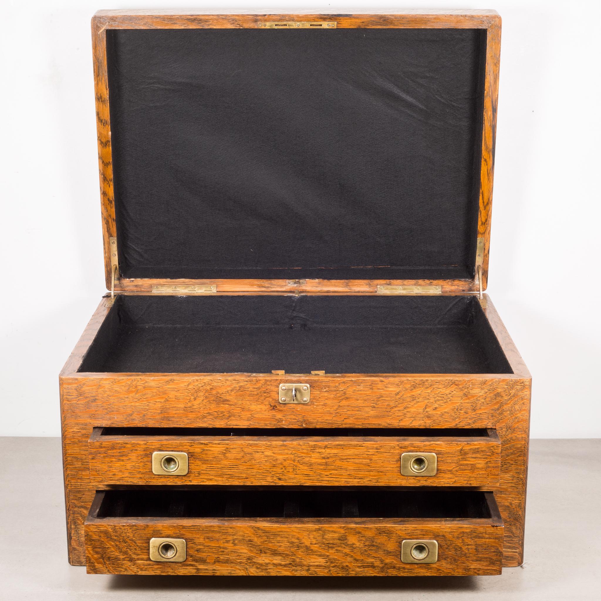 About:

A large Victorian era tiger oak and brass three compartment silverware chest with lift up lid and two segmented, felt lined drawers for silverware. The chest features all solid brass hardware including inner brass hinges. Functional lock