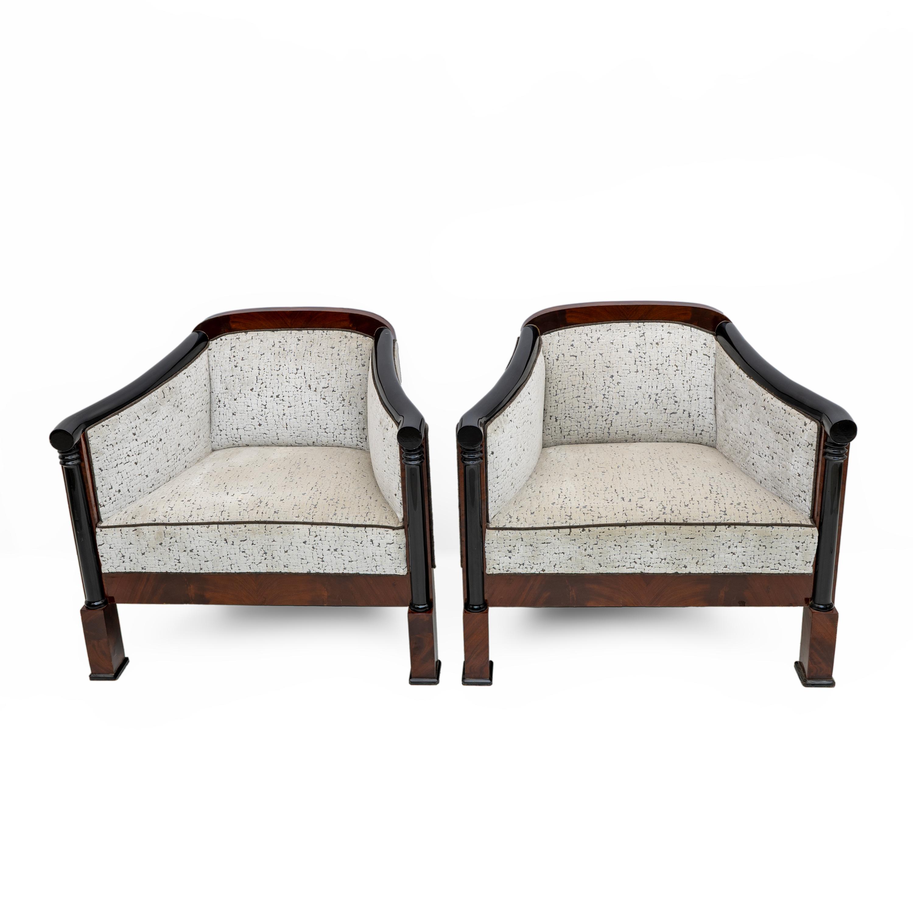 19th Century Biedermeier Mahogany Feather Two Armchairs and Sofa Vienna 1840 en vente 4