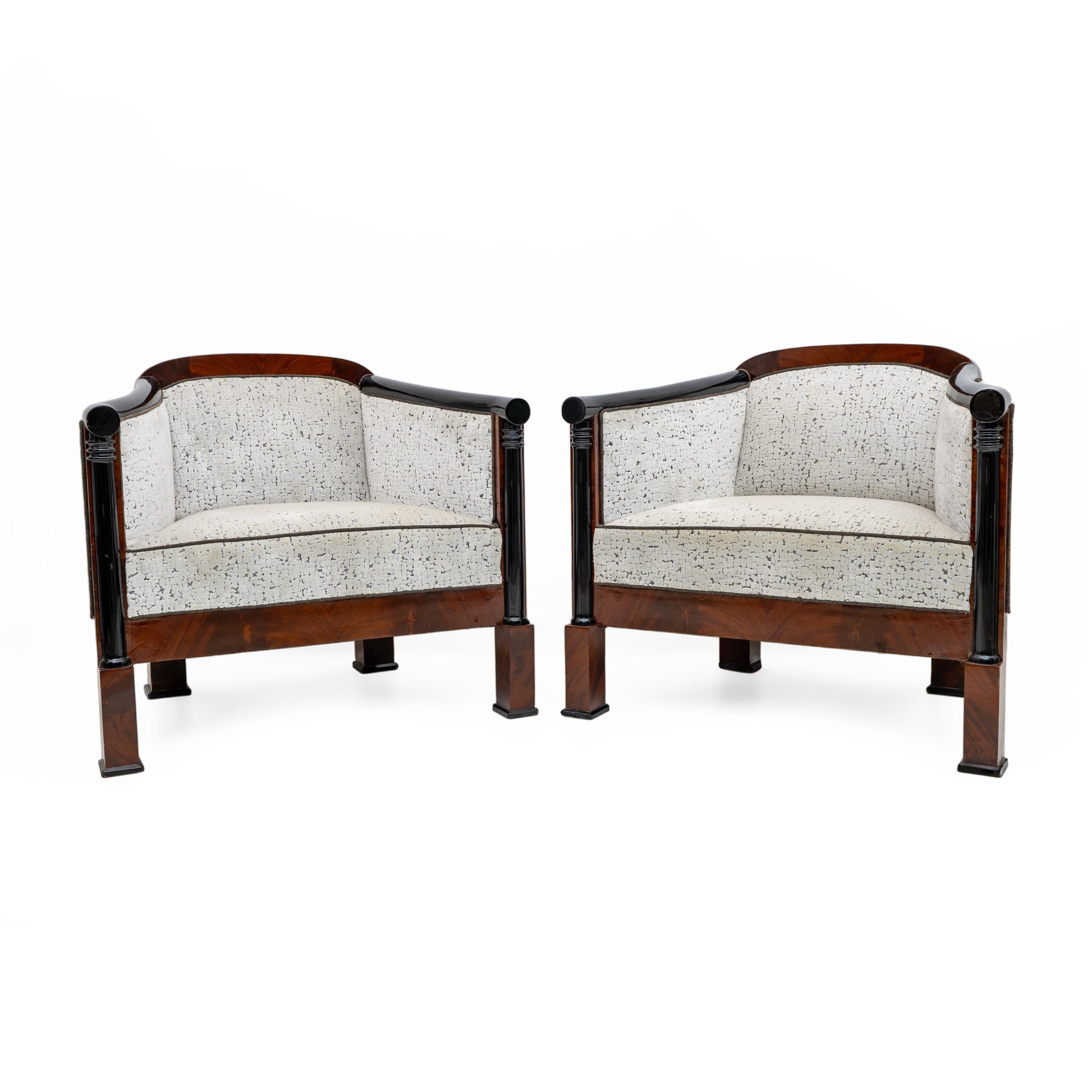 19th Century Biedermeier Mahogany Feather Two Armchairs and Sofa Vienna 1840 en vente 5