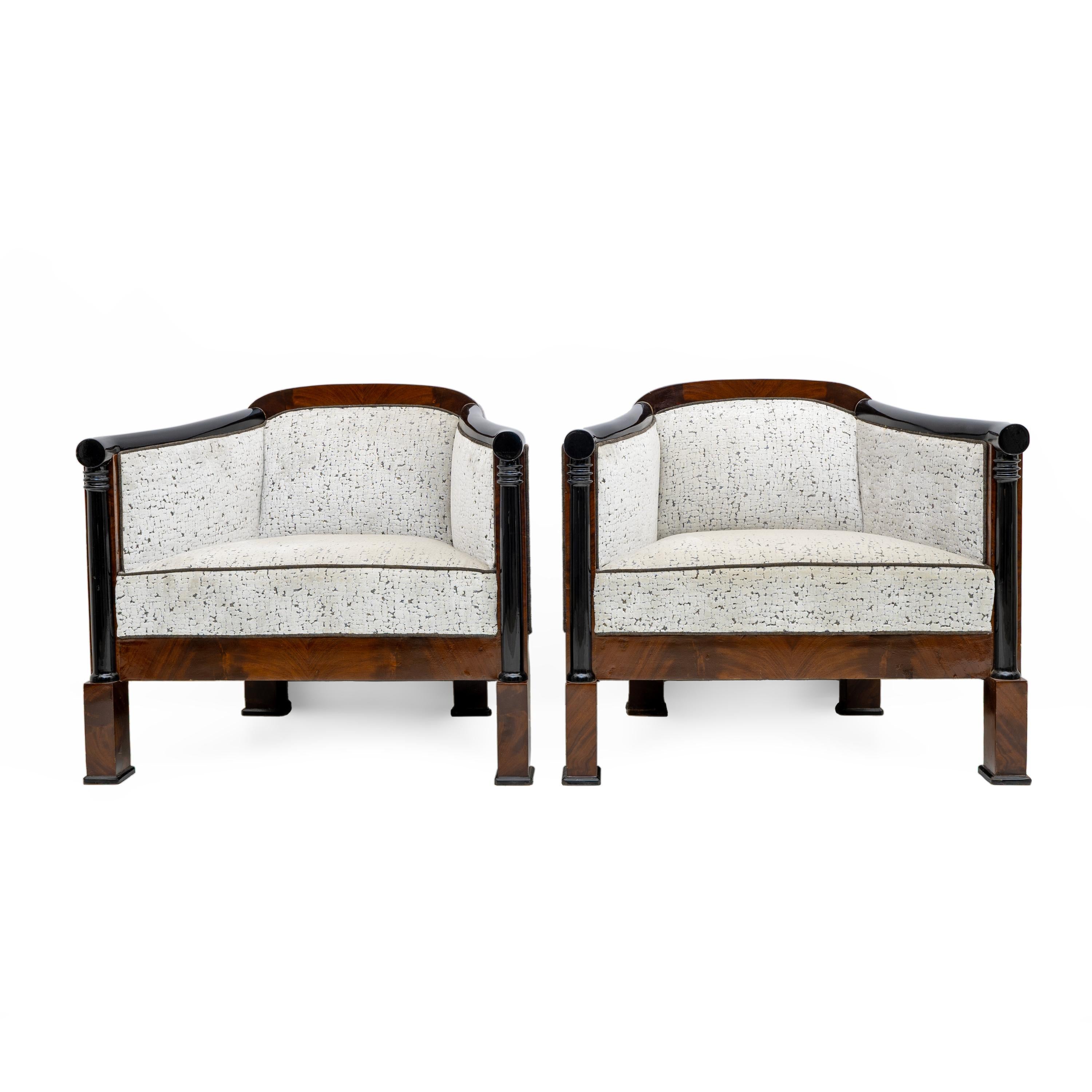 19th Century Biedermeier Mahogany Feather Two Armchairs and Sofa Vienna 1840 en vente 6