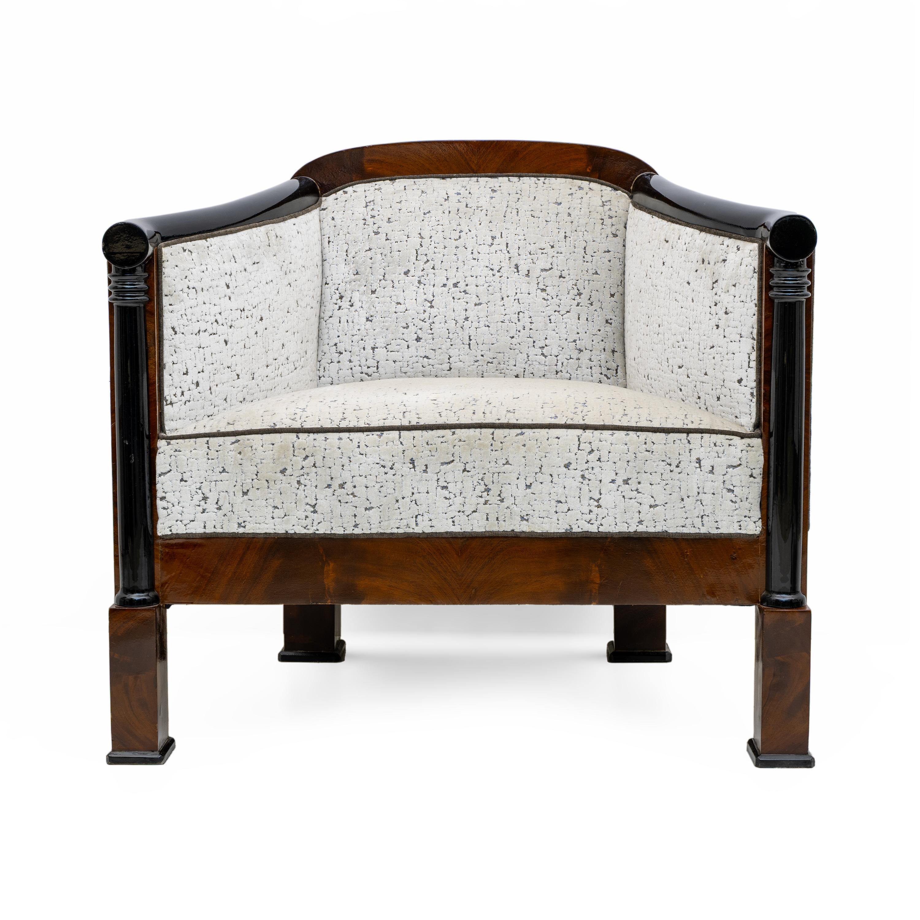 19th Century Biedermeier Mahogany Feather Two Armchairs and Sofa Vienna 1840 en vente 10