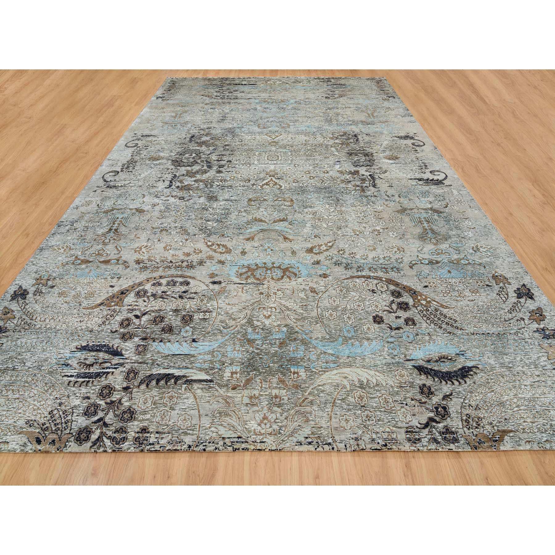 Dies ist eine wirklich echte one-of-a-kind grau, Transitional Persian Influence Erased Medallion Design, Seide mit strukturierter Wolle, handgeknüpft, übergroße Orientteppich. Es wurde monatelang in jahrhundertealter Webkunst geknüpft.
Primäre