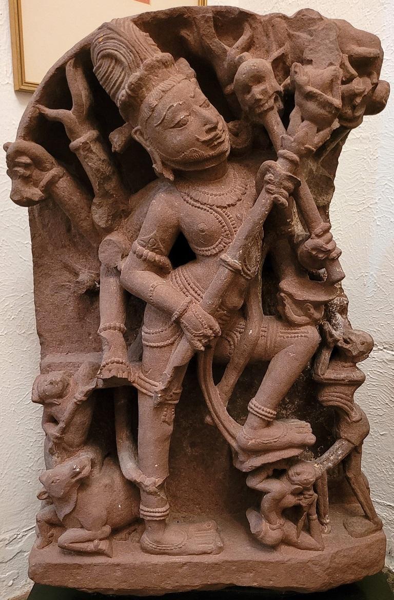 11C Shiva Tripurantaka Rotes Sandsteinrelief im Angebot 4