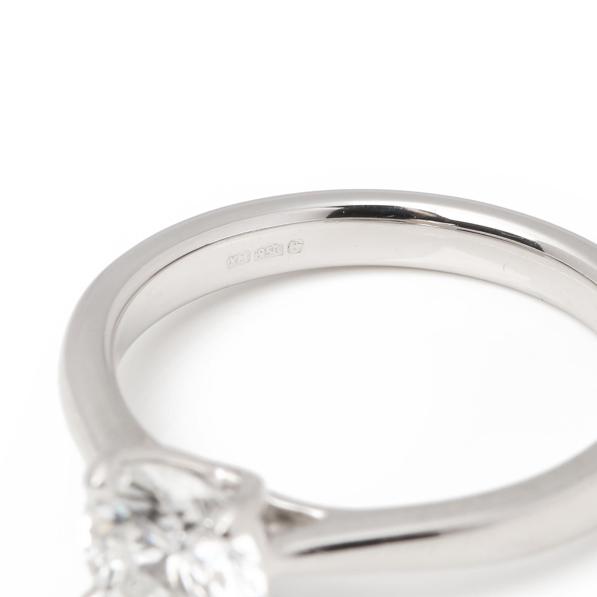 Round Cut 1.1 Carat Diamond Solitaire Platinum Ring For Sale