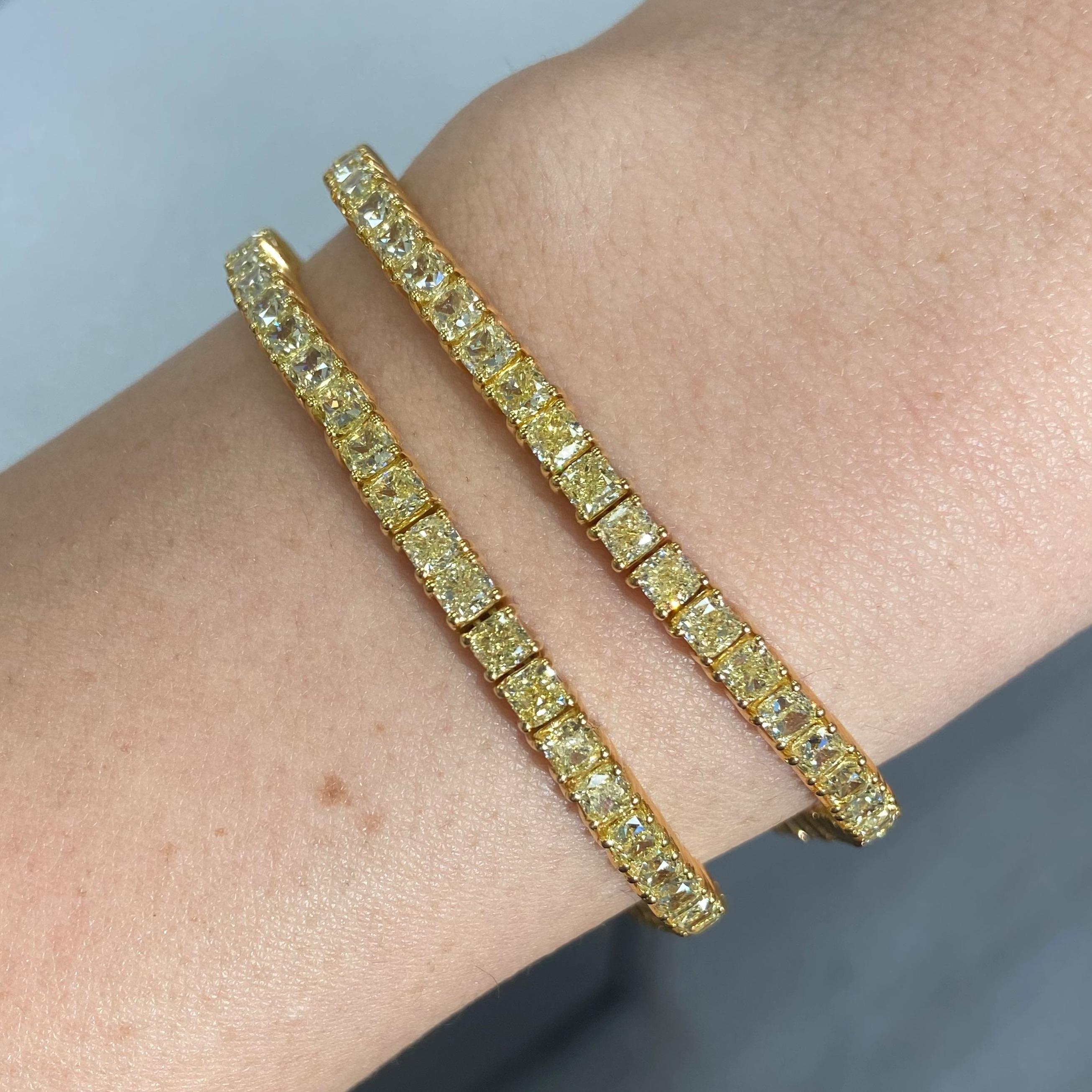 11ct Fancy Yellow Cushion Cut Diamond Tennis Bracelet In New Condition In New York, NY