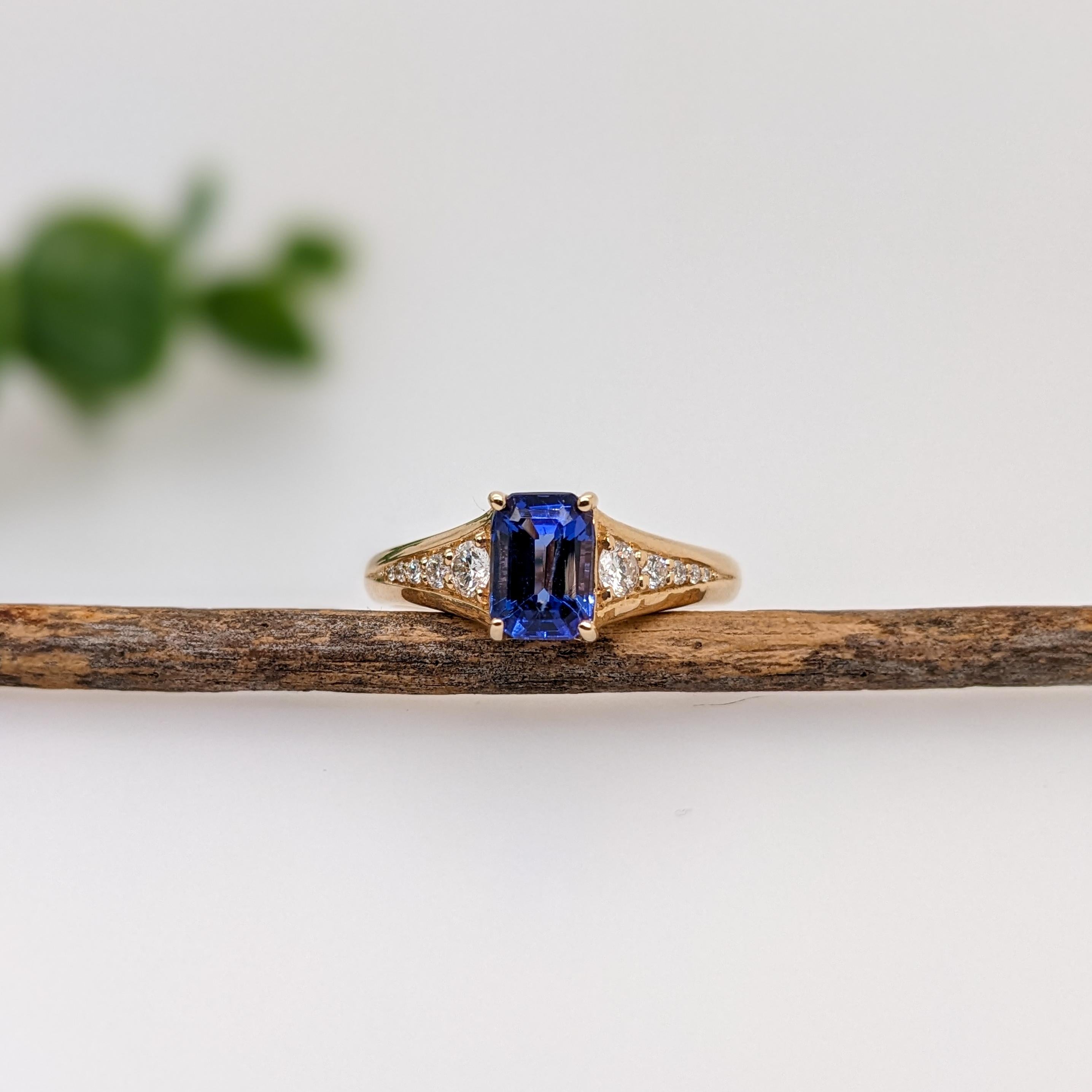 Modern 1.1ct Tanzanite Ring w Earth Mined Diamonds in Solid 14K Yellow Gold EM 7x5mm For Sale