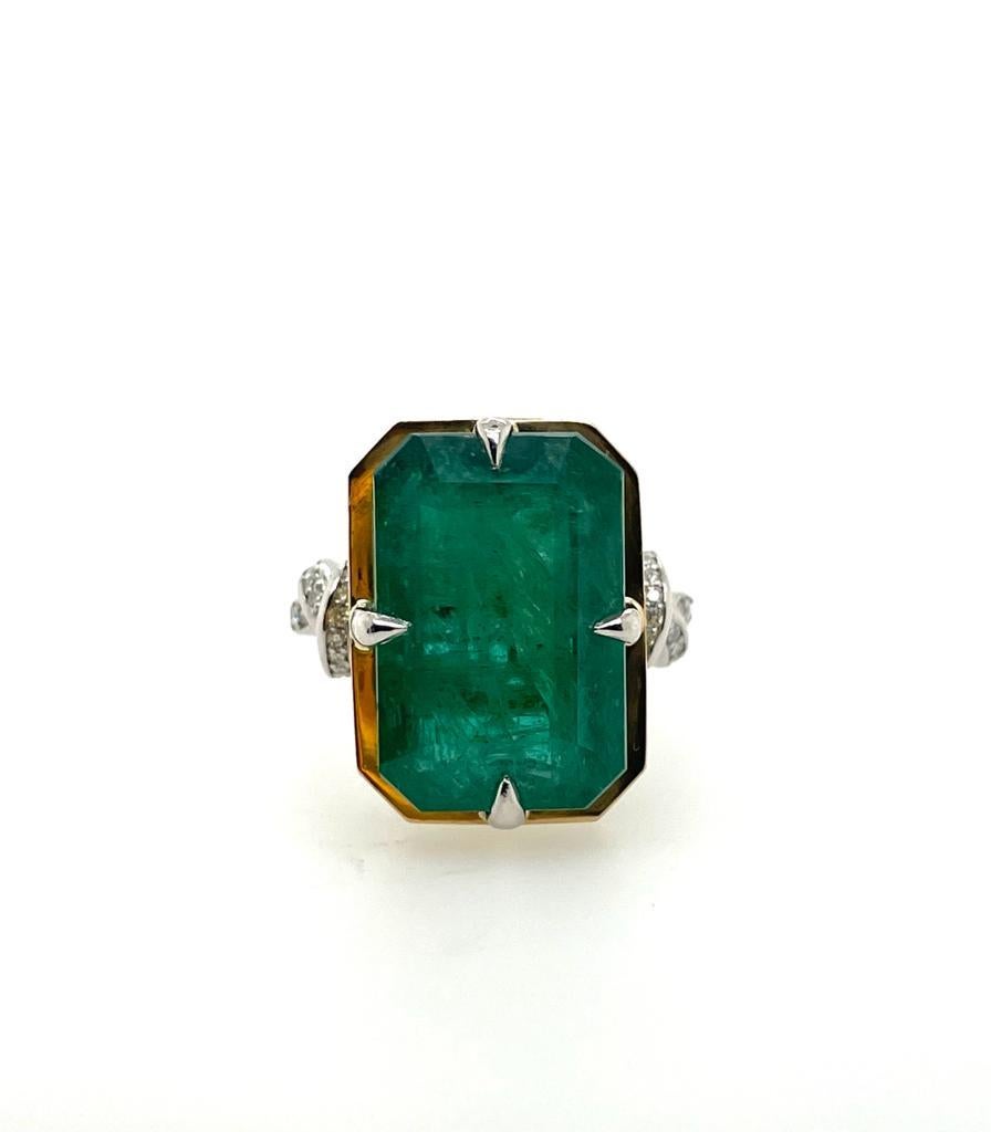 11ct Zambian emerald ring with diamonds 22k yellow gold and platinum  For Sale 4