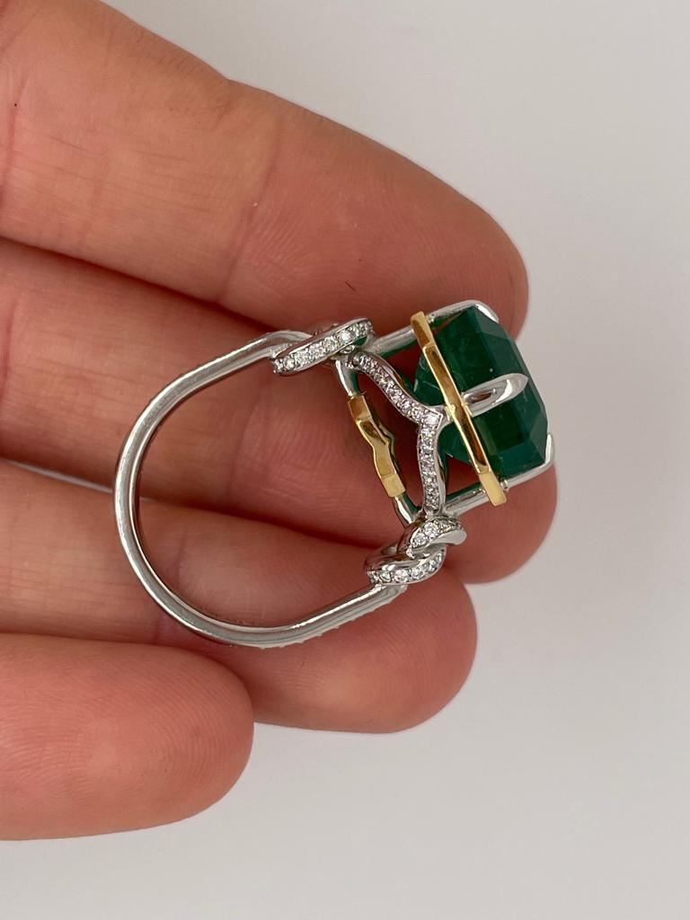11ct Zambian emerald ring with diamonds 22k yellow gold and platinum  For Sale 6