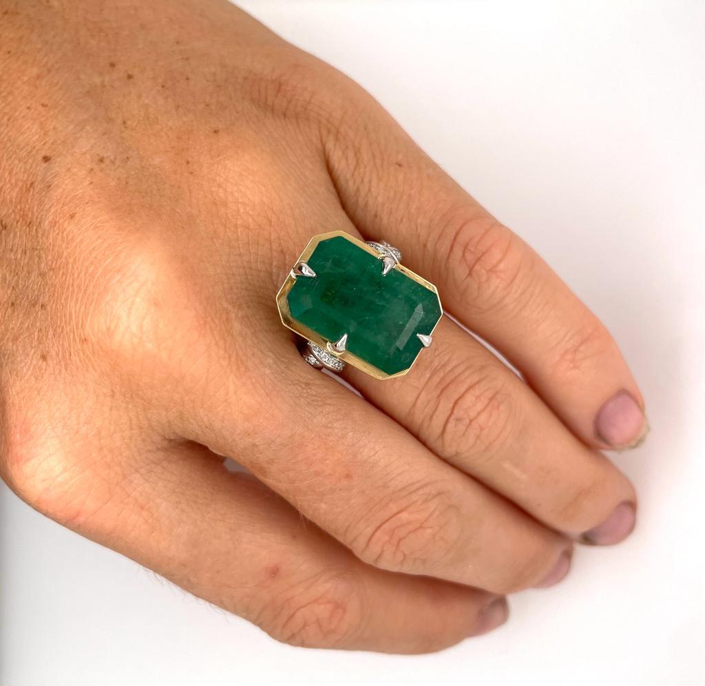 11ct Zambian emerald ring with diamonds 22k yellow gold and platinum  In New Condition For Sale In Brisbane, AU