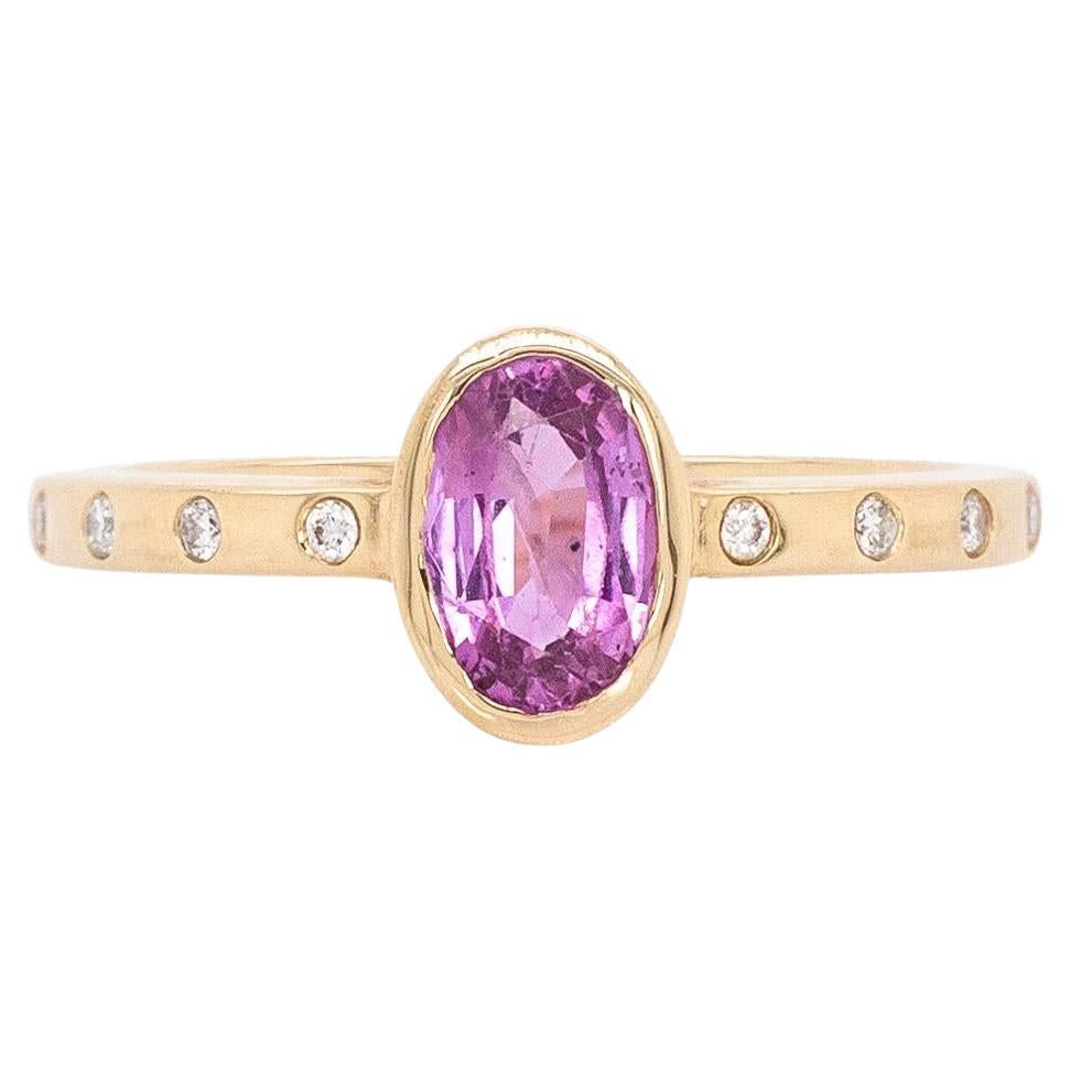 Bague en saphir rose de 1,1cts avec accents de diamants Nature : Or massif 14k, 7x5mm